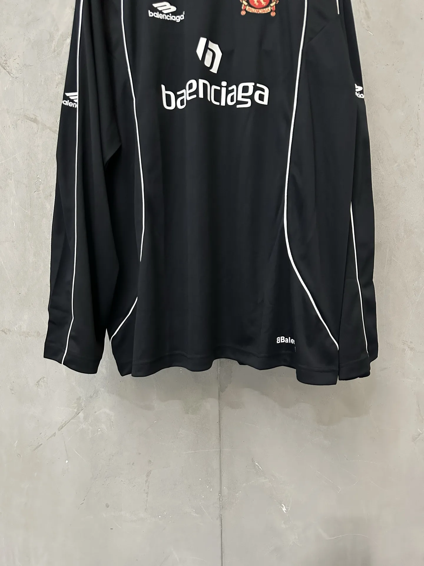 Logo-Embroidered Long-Sleeve Soccer Jersey D28020142 — view 4