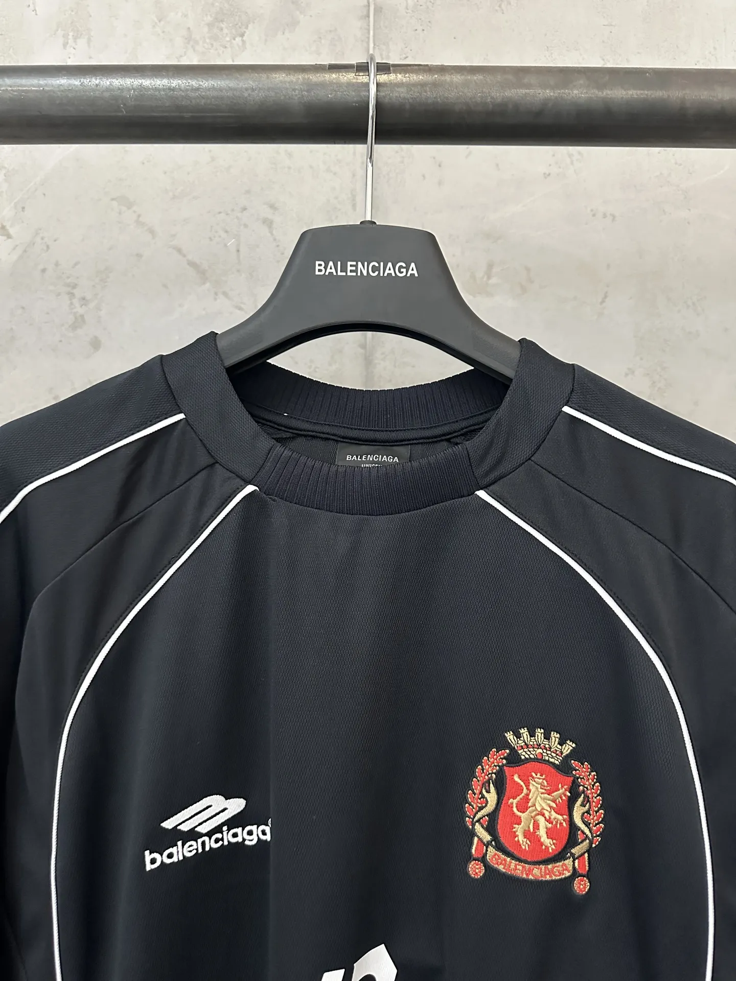 Logo-Embroidered Long-Sleeve Soccer Jersey D28020142 — view 5