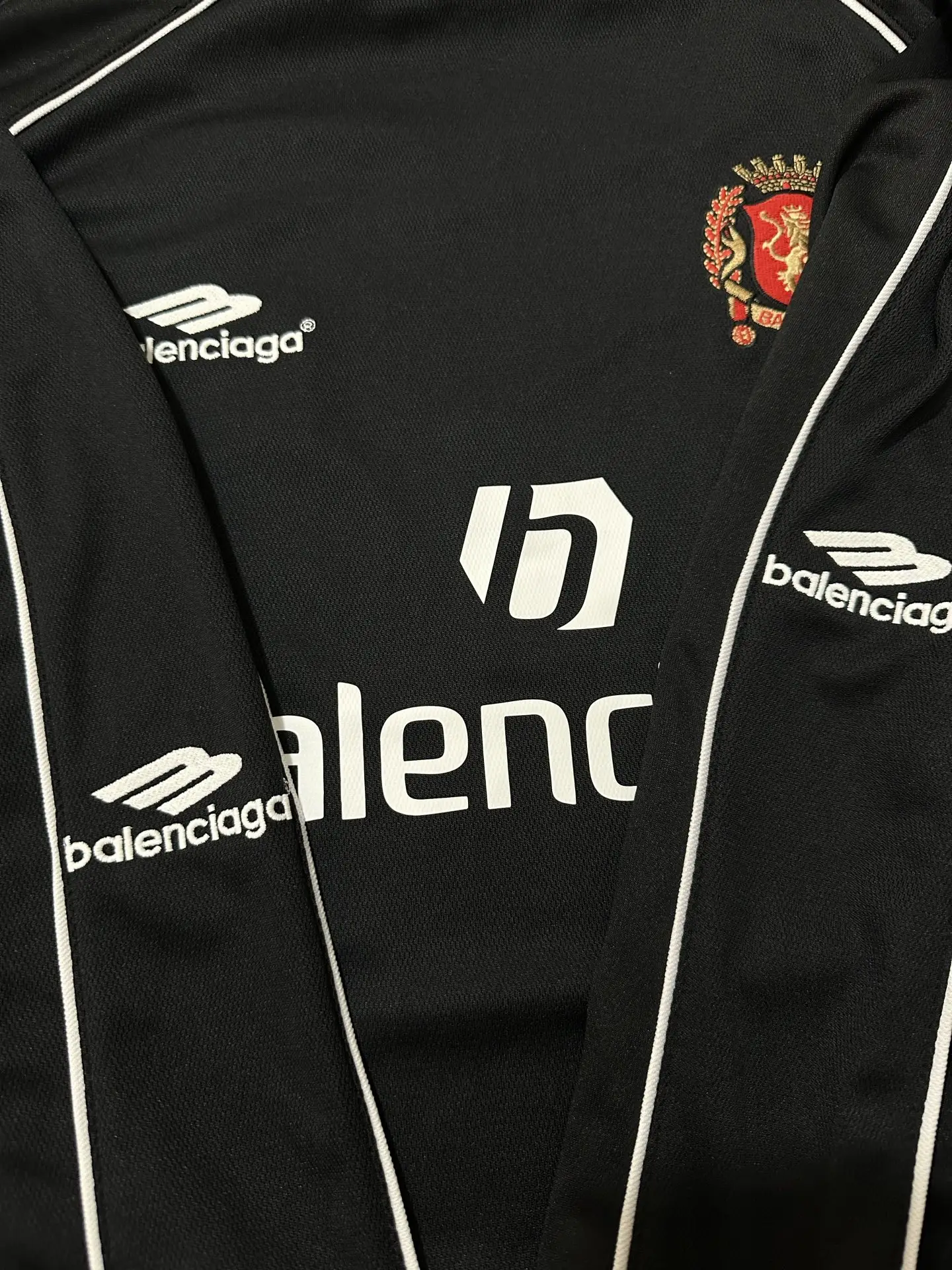 Logo-Embroidered Long-Sleeve Soccer Jersey D28020142 — view 7