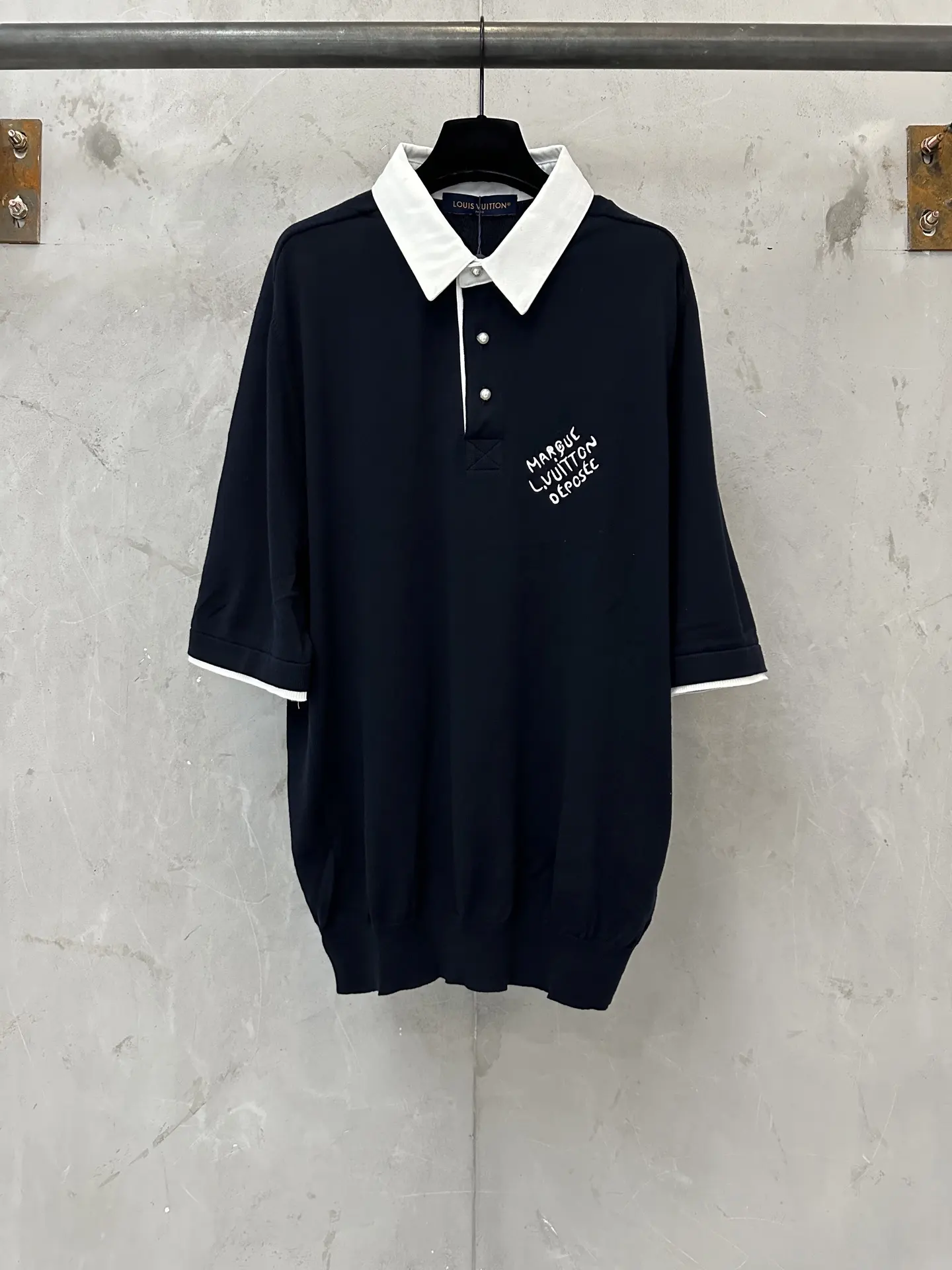 Contrast Collar Embroidered Polo Shirt D28011891
