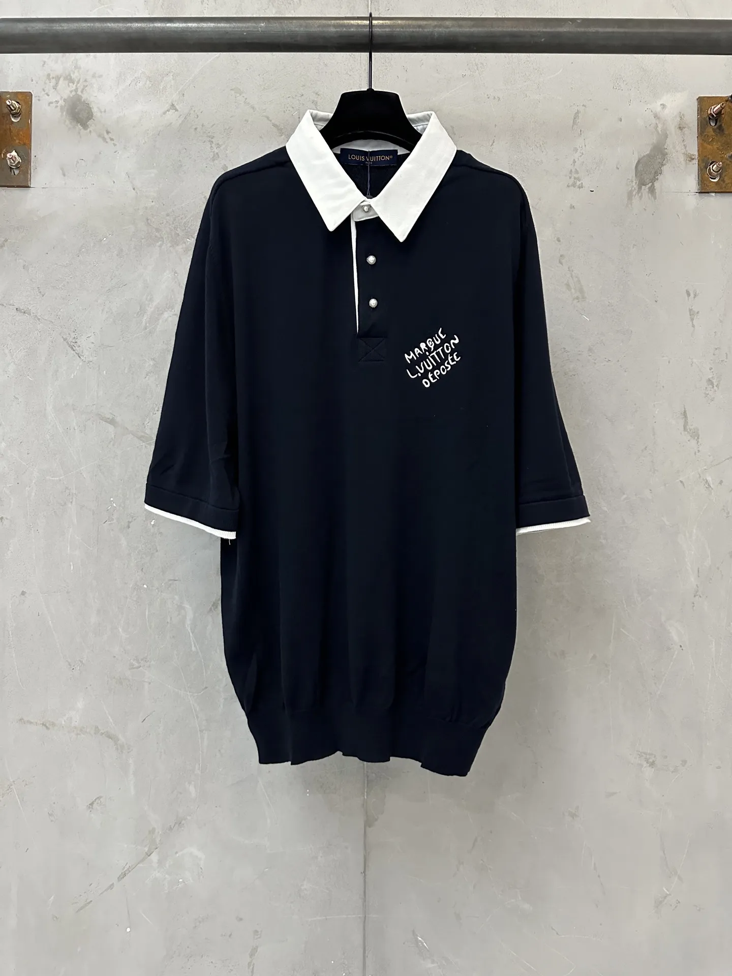 Contrast Collar Embroidered Polo Shirt D28011891