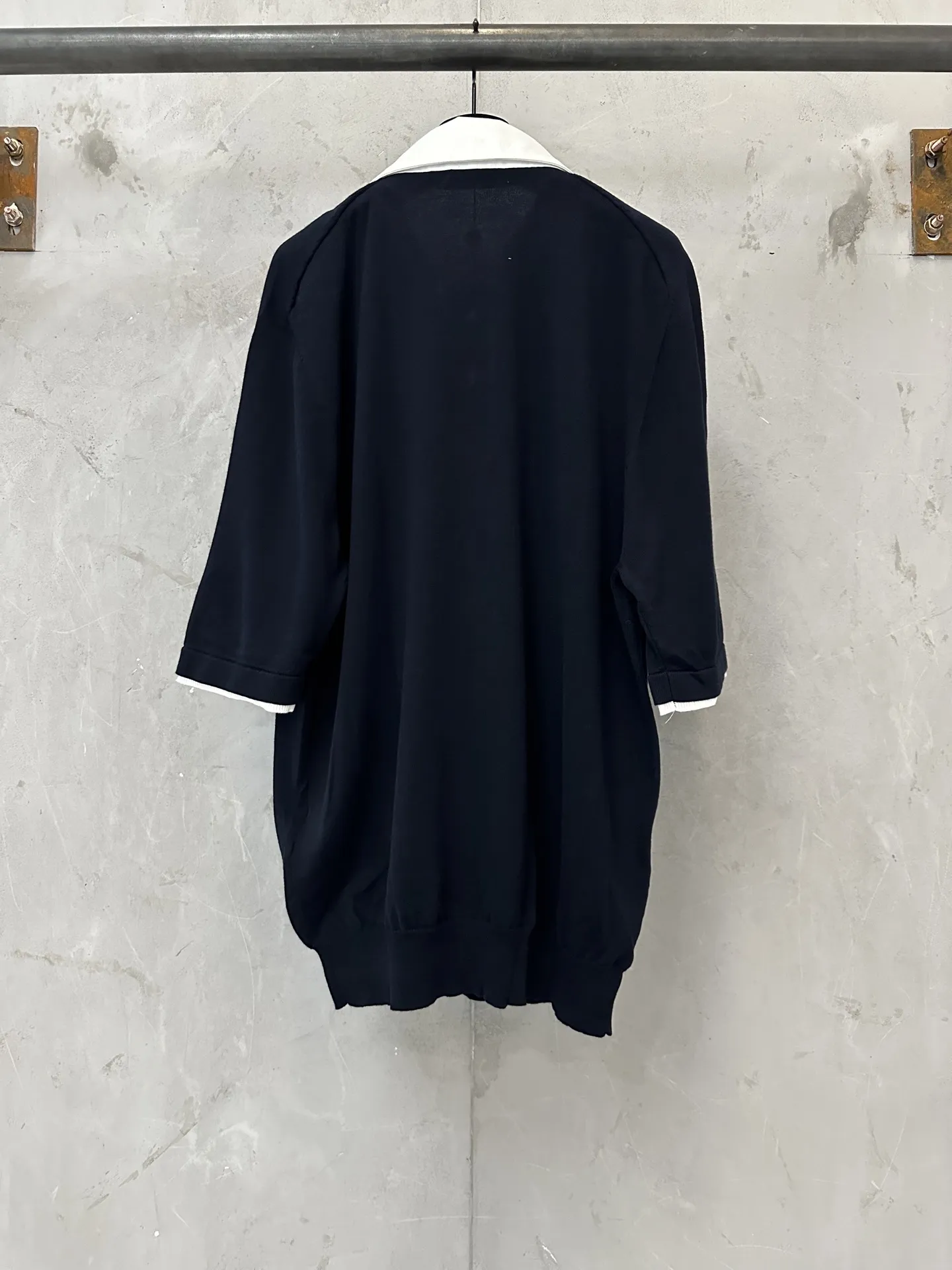 Contrast Collar Embroidered Polo Shirt D28011891 — view 2