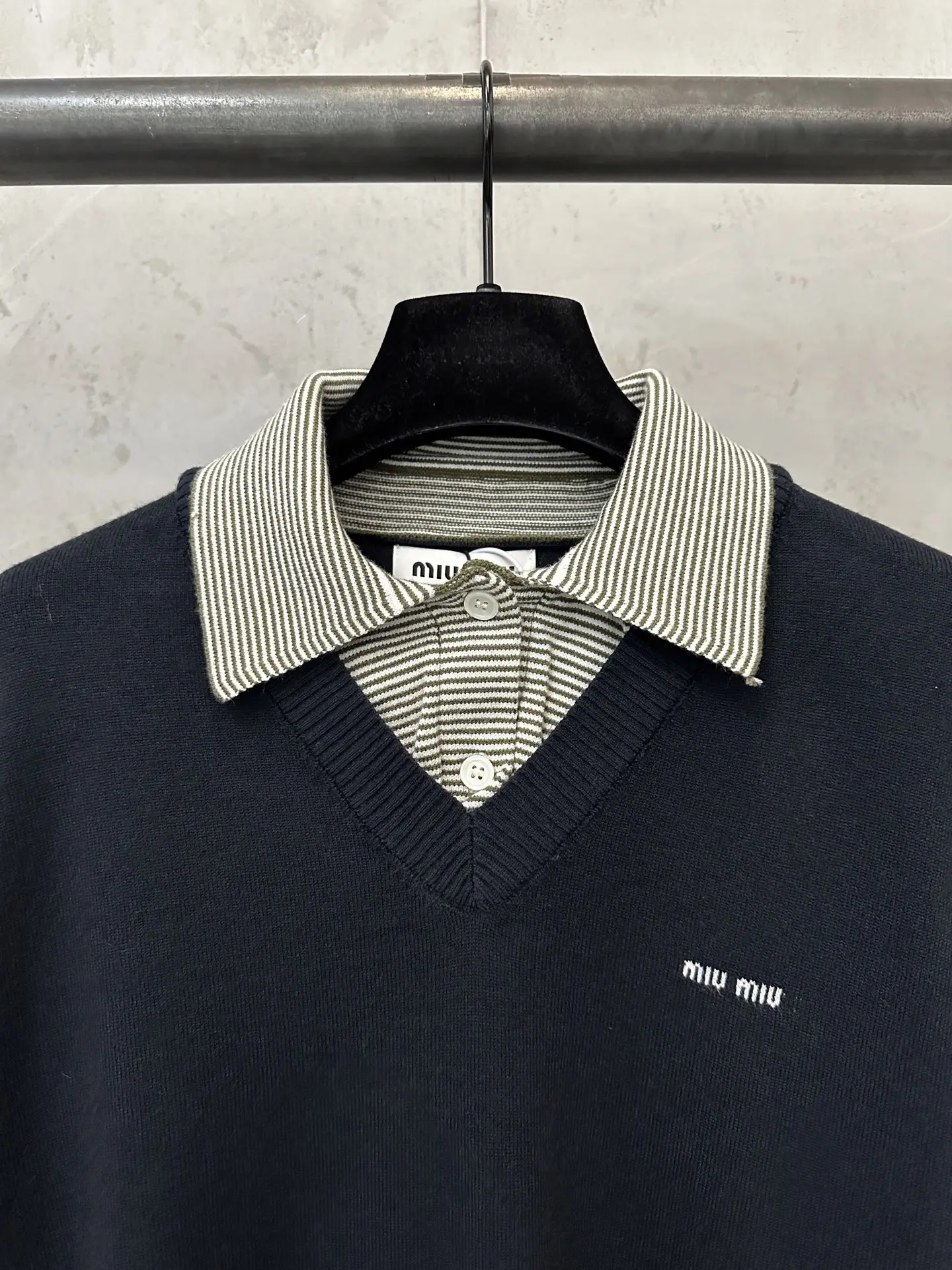 Layered-Look Striped Polo Collar Knit Sweater D28020241 — view 5