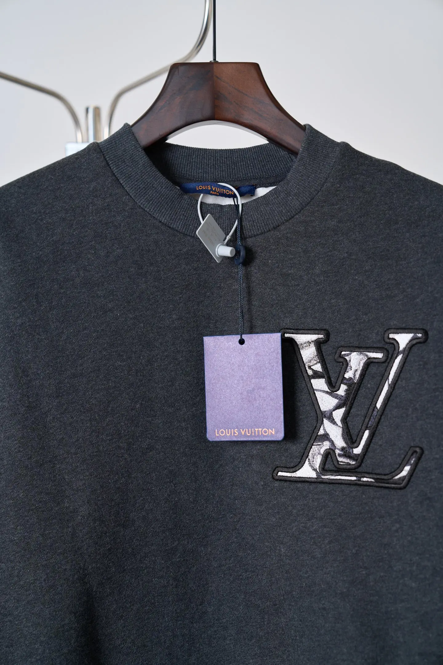Embroidered Logo Fleece Sweatshirt D28020411 — view 5