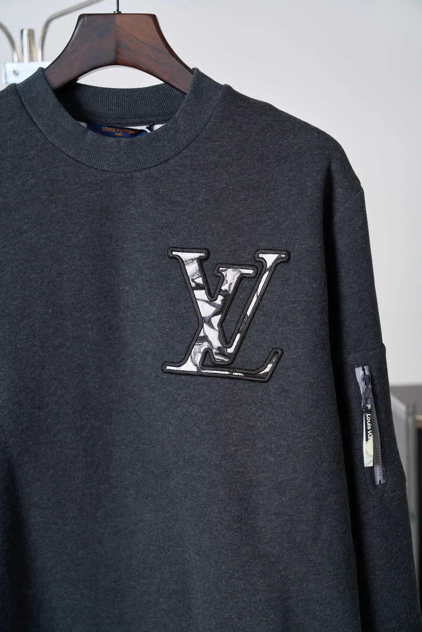 Embroidered Logo Fleece Sweatshirt D28020411 — view 7
