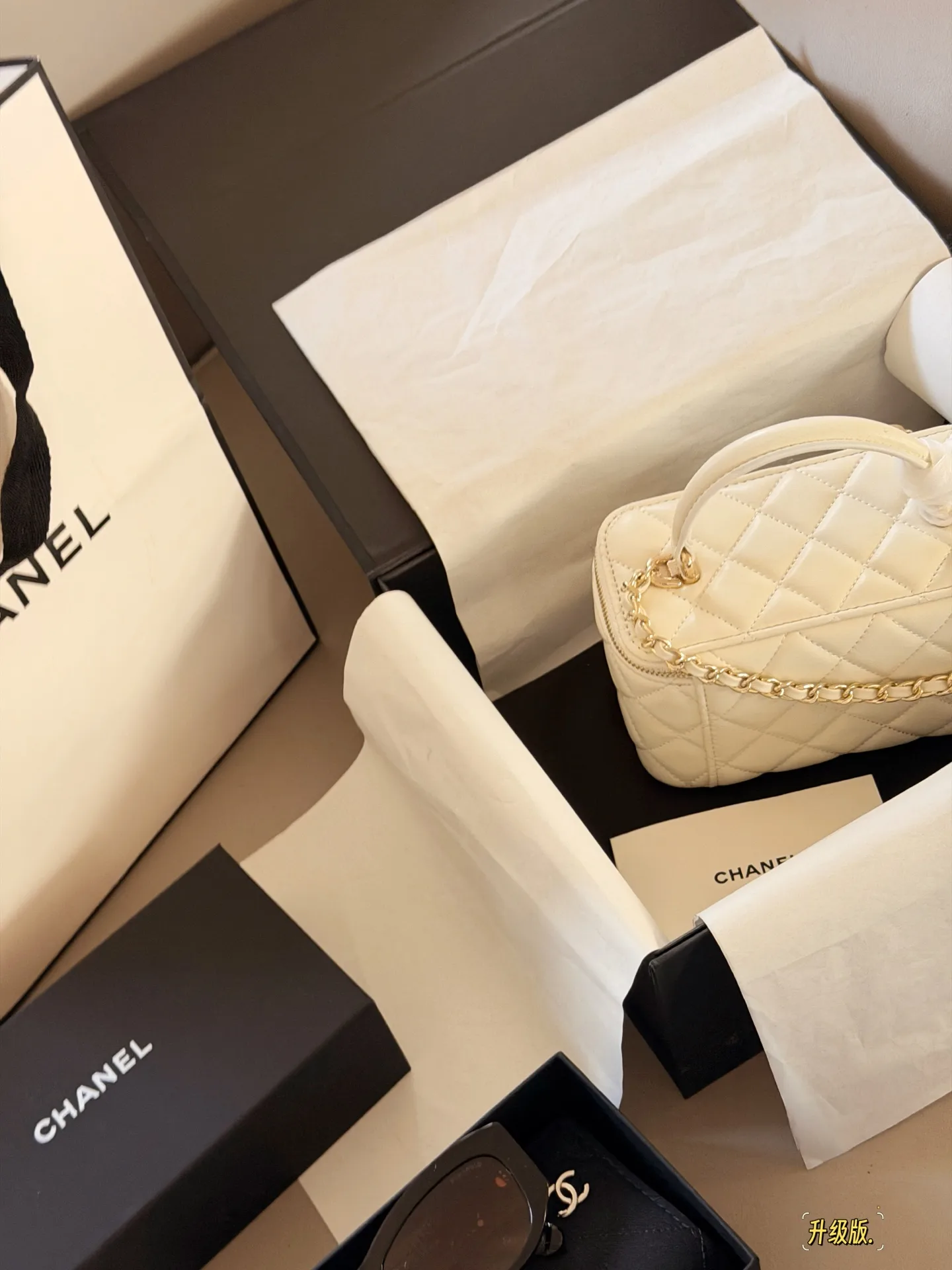 Chanel Quilted Vanity Case Bag D28518216 — view 18