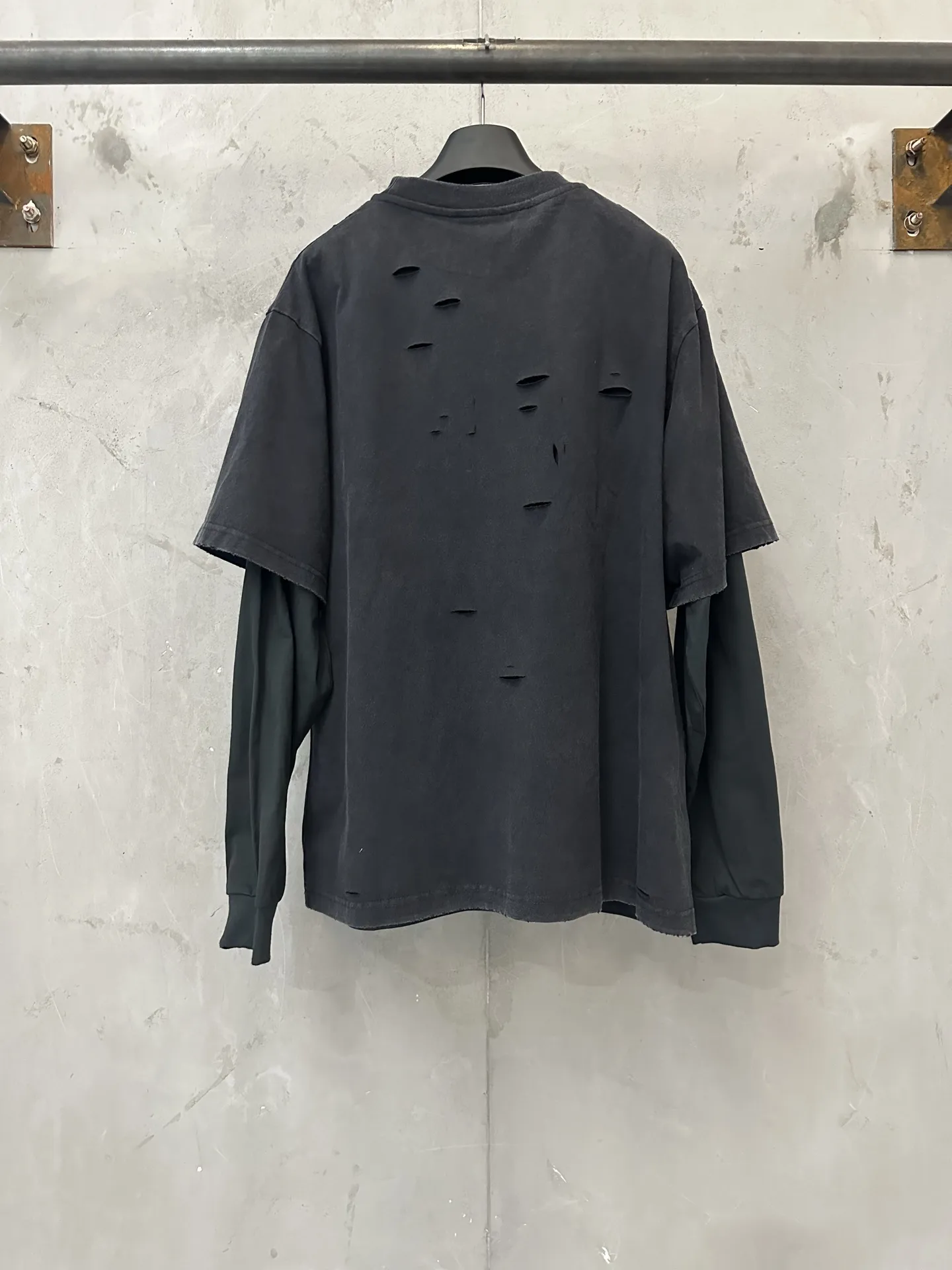 Distressed Double-Layer Long-Sleeve T-Shirt D28524398 — view 2