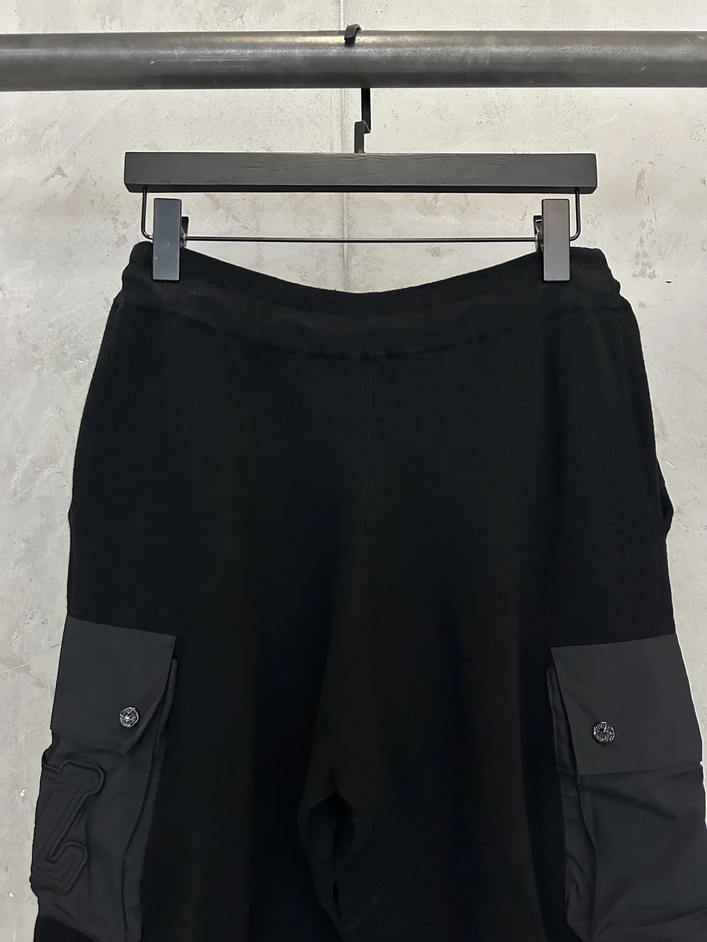Logo-Patch Cotton-Blend Cargo Shorts D28512300 — view 5