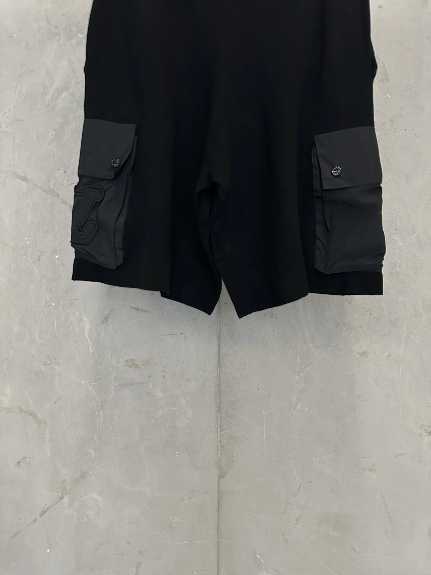 Logo-Patch Cotton-Blend Cargo Shorts D28512300 — view 6