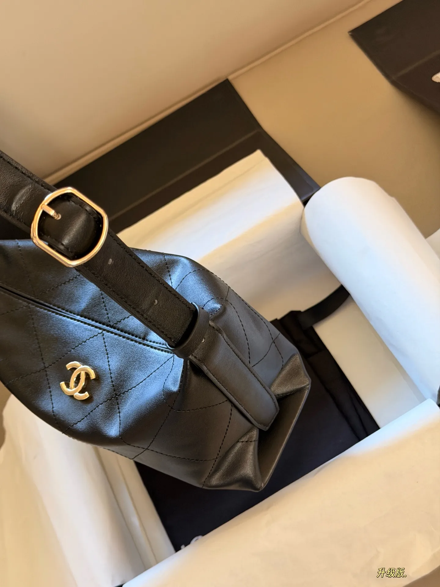 Chanel Hobo Shoulder Bag D28518312 — view 6