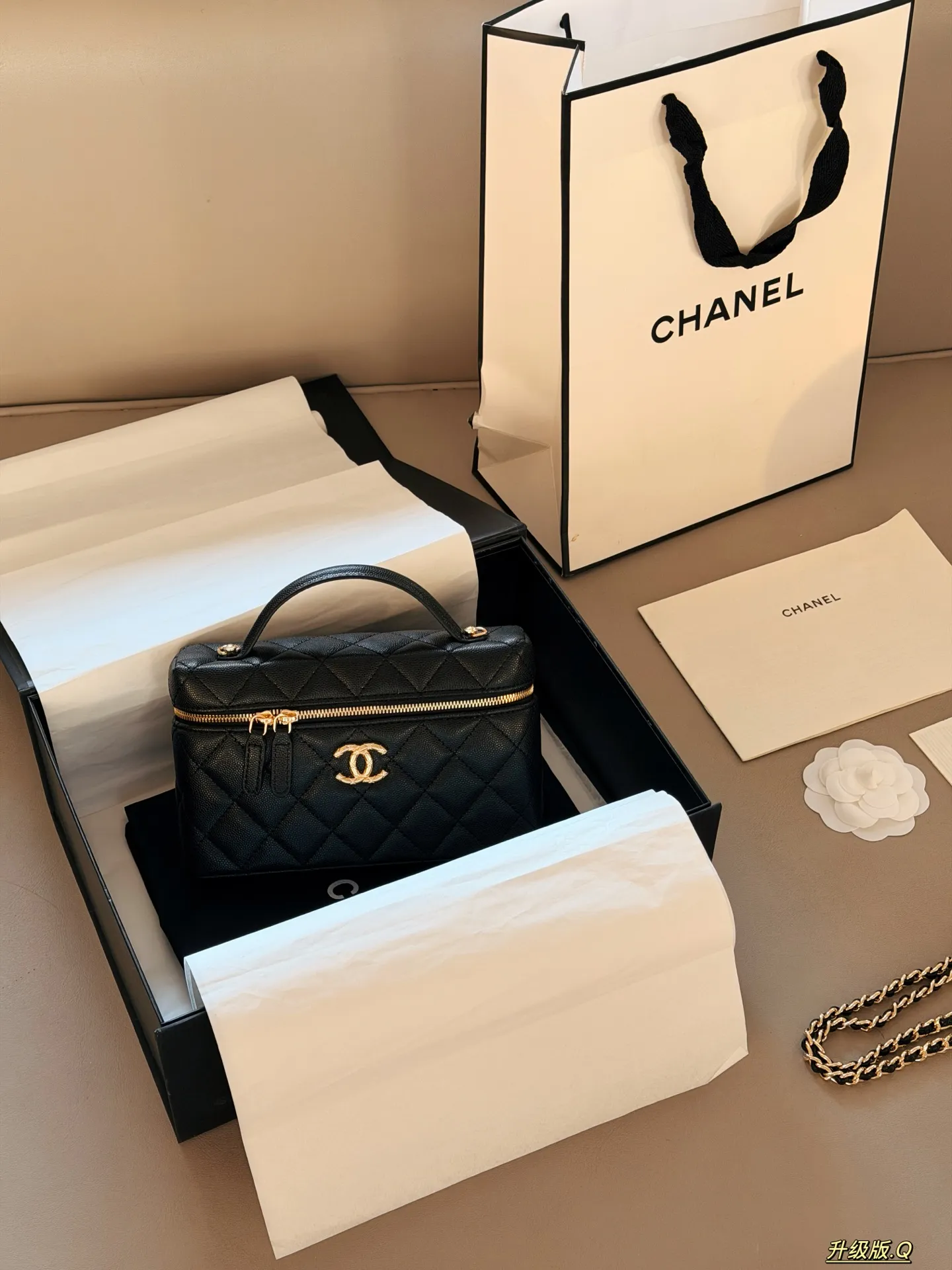 Quilted Vanity Case with Chain Strap D28517908 — view 2
