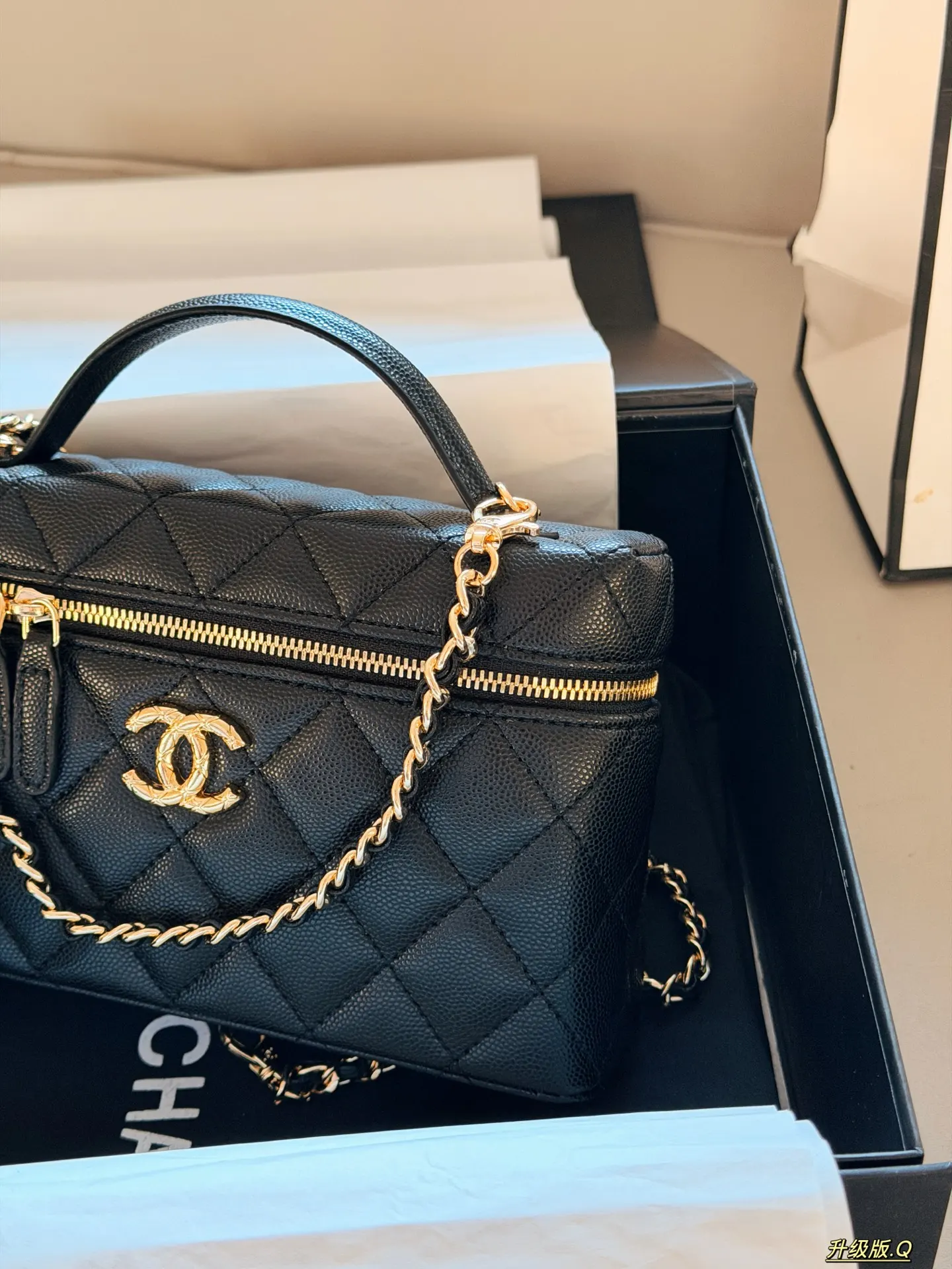 Quilted Vanity Case with Chain Strap D28517908 — view 3
