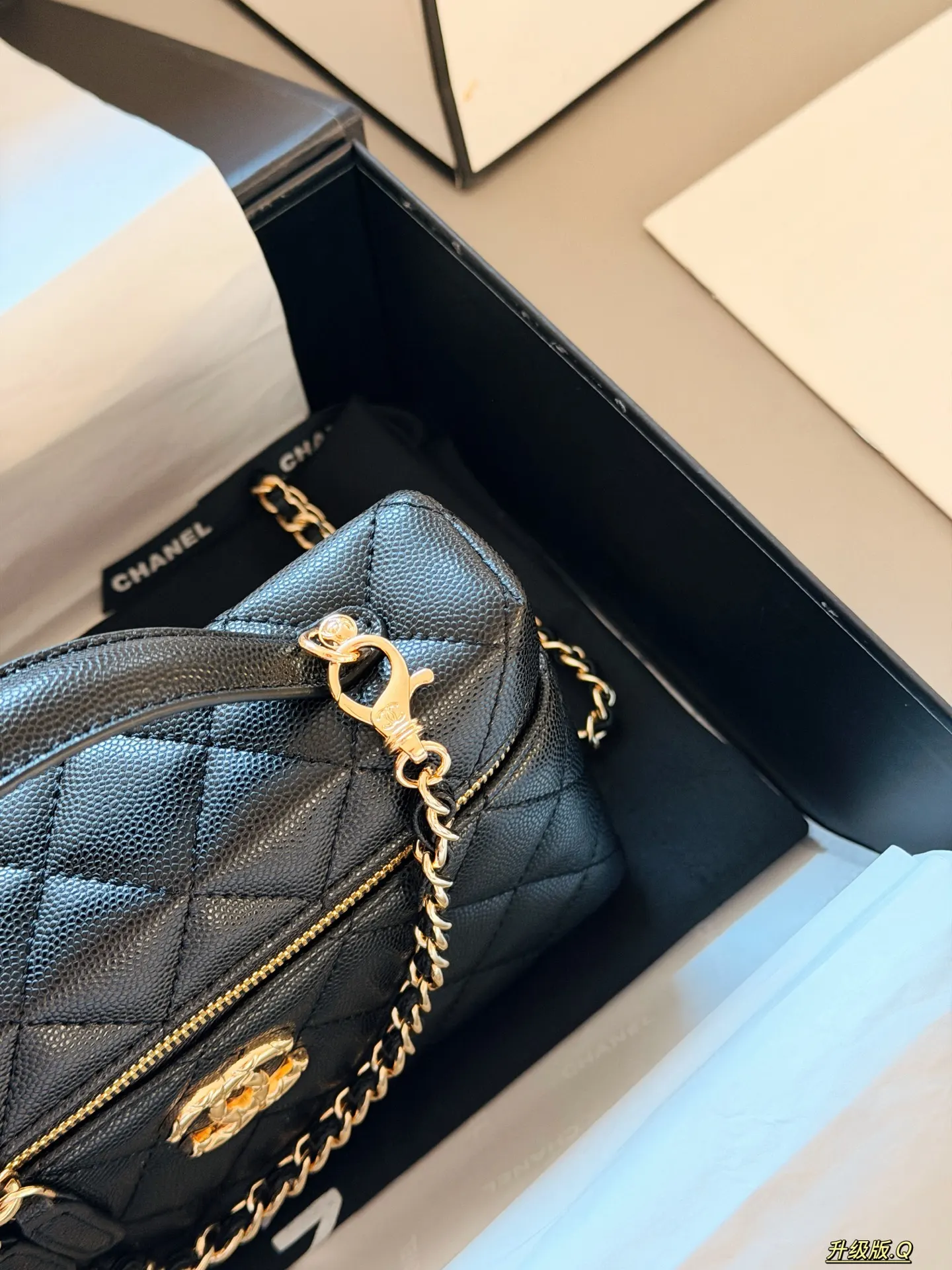 Quilted Vanity Case with Chain Strap D28517908 — view 4