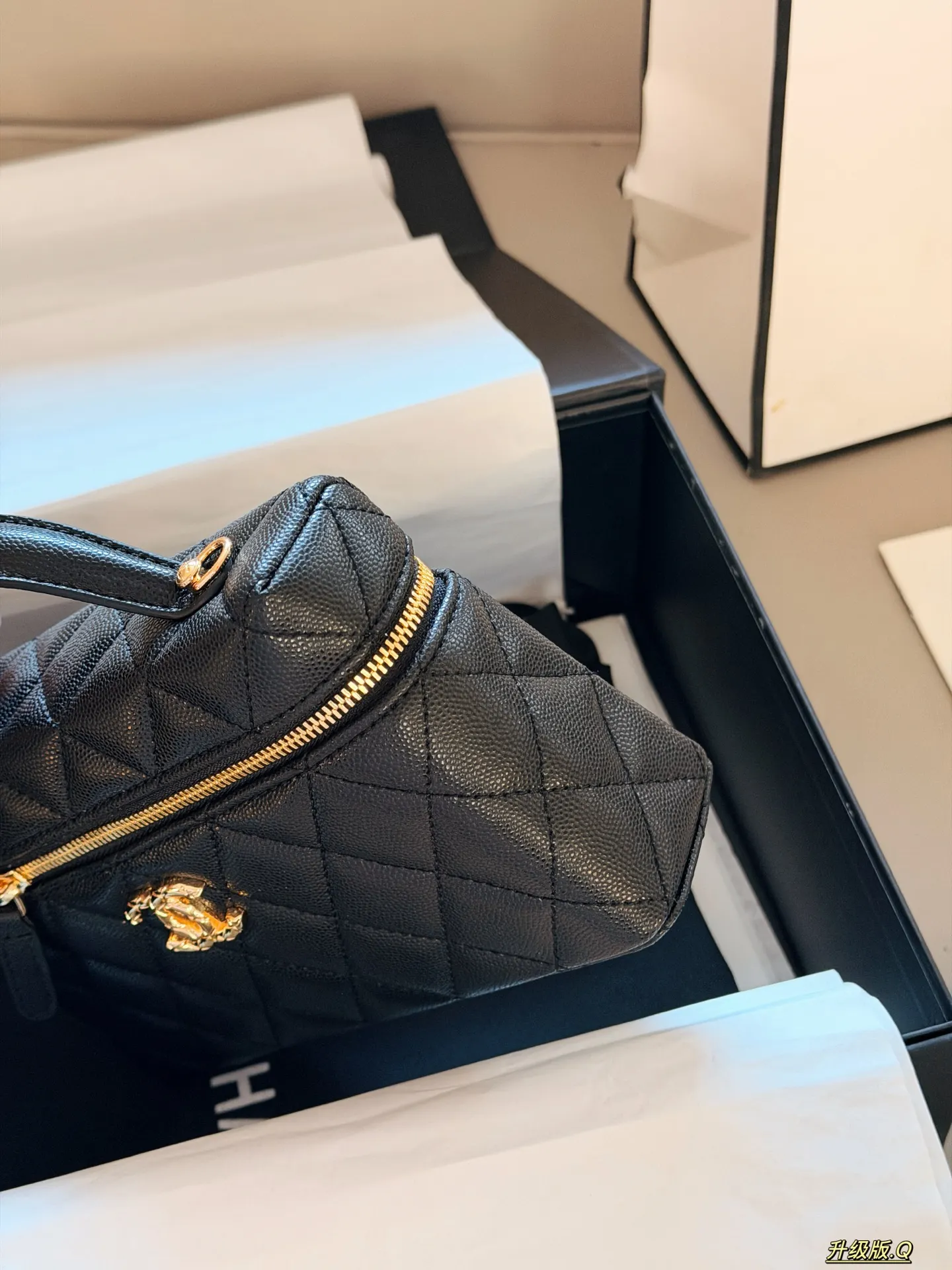 Quilted Vanity Case with Chain Strap D28517908 — view 5
