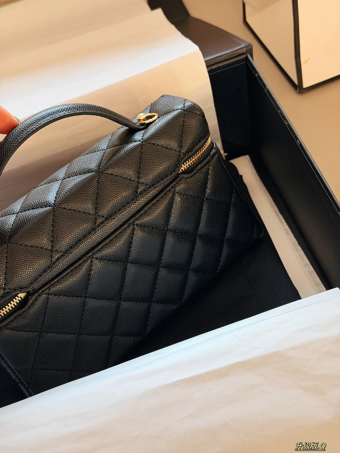 Quilted Vanity Case with Chain Strap D28517908 — view 6