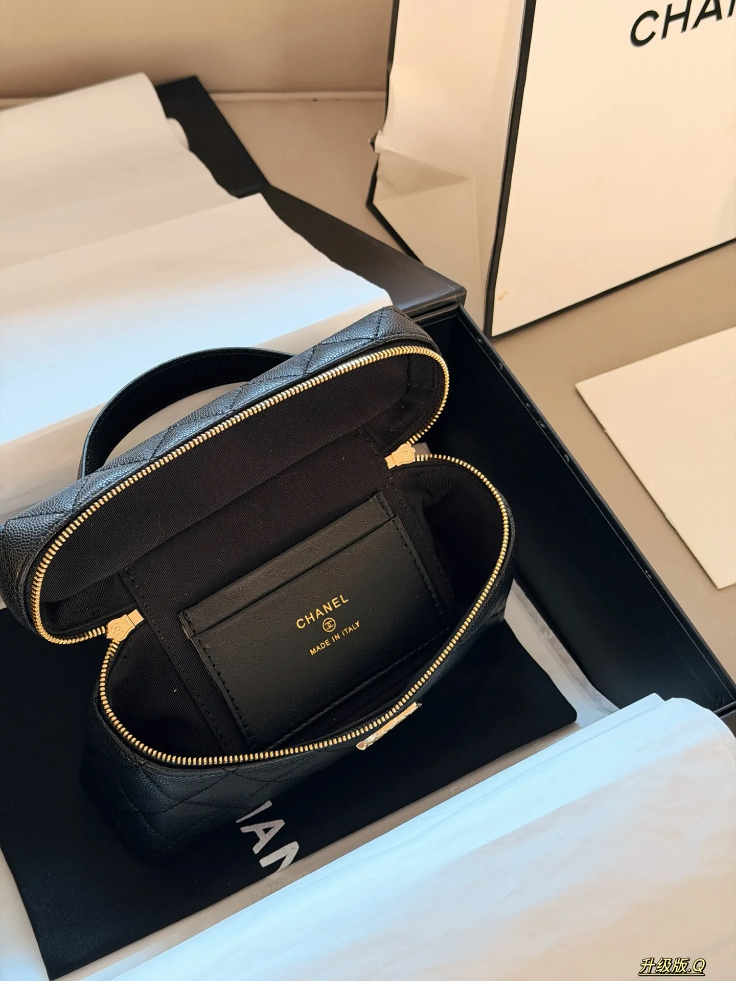 Quilted Vanity Case with Chain Strap D28517908 — view 7