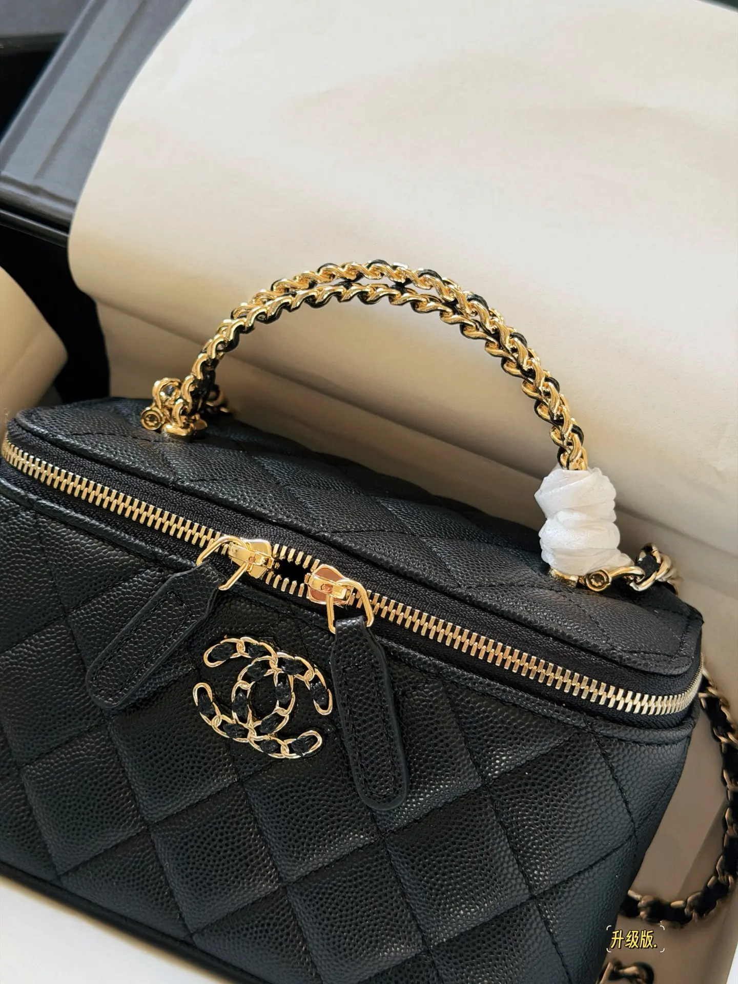 Quilted Vanity Case with Chain Strap D28518168 — view 3