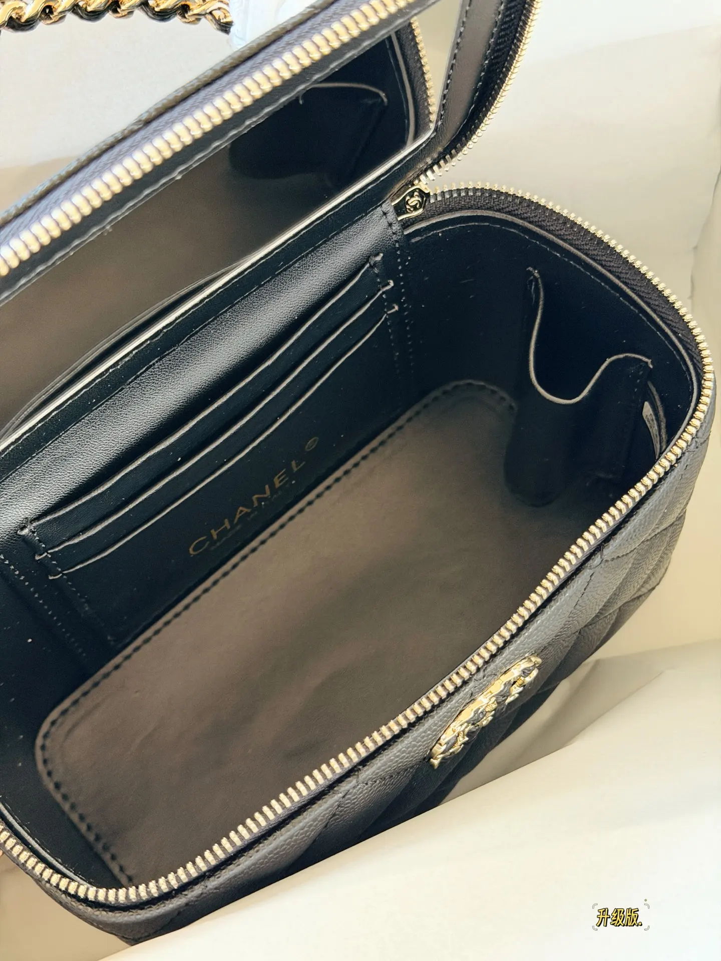 Quilted Vanity Case with Chain Strap D28518168 — view 6