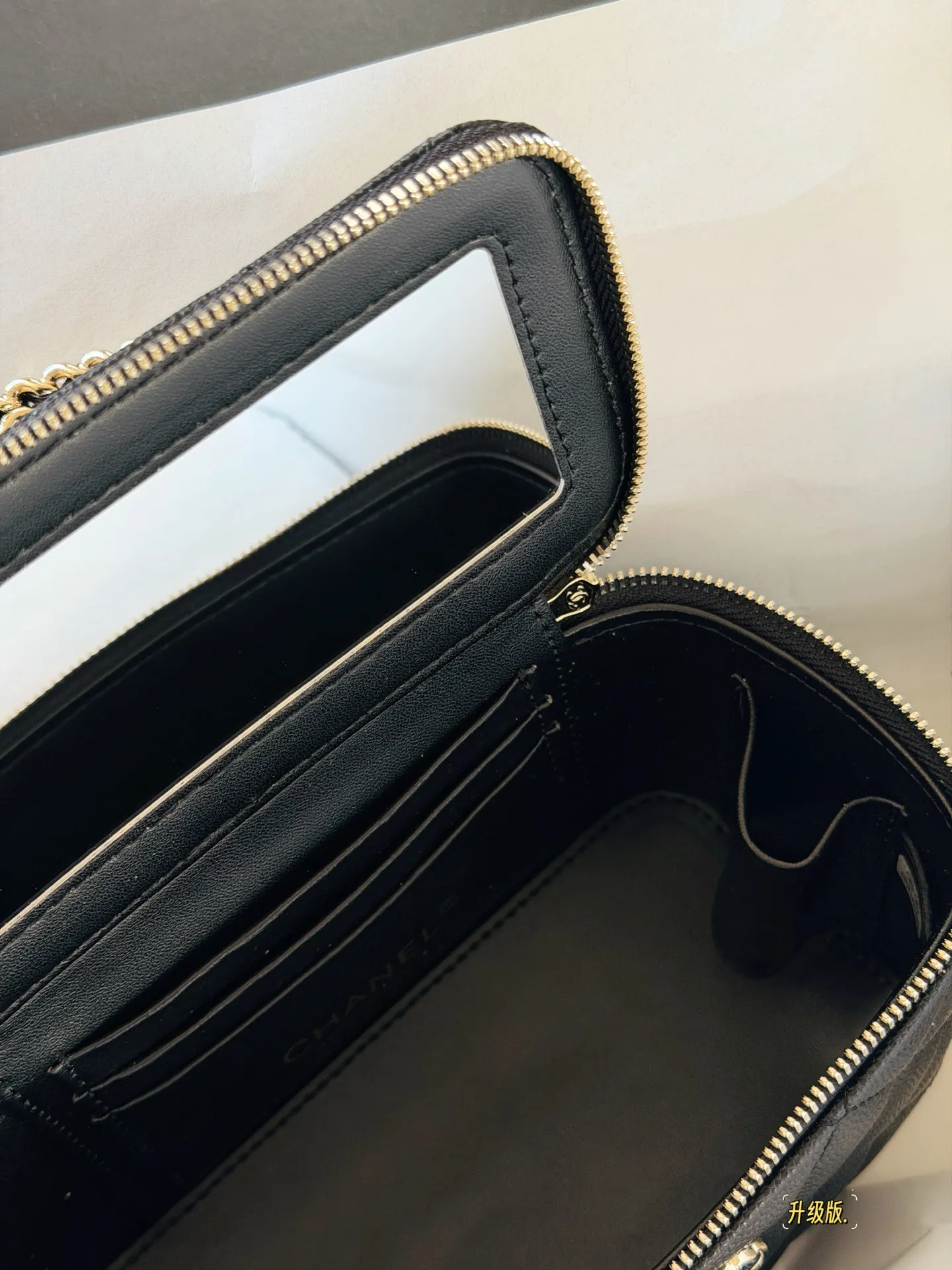 Quilted Vanity Case with Chain Strap D28518168 — view 8