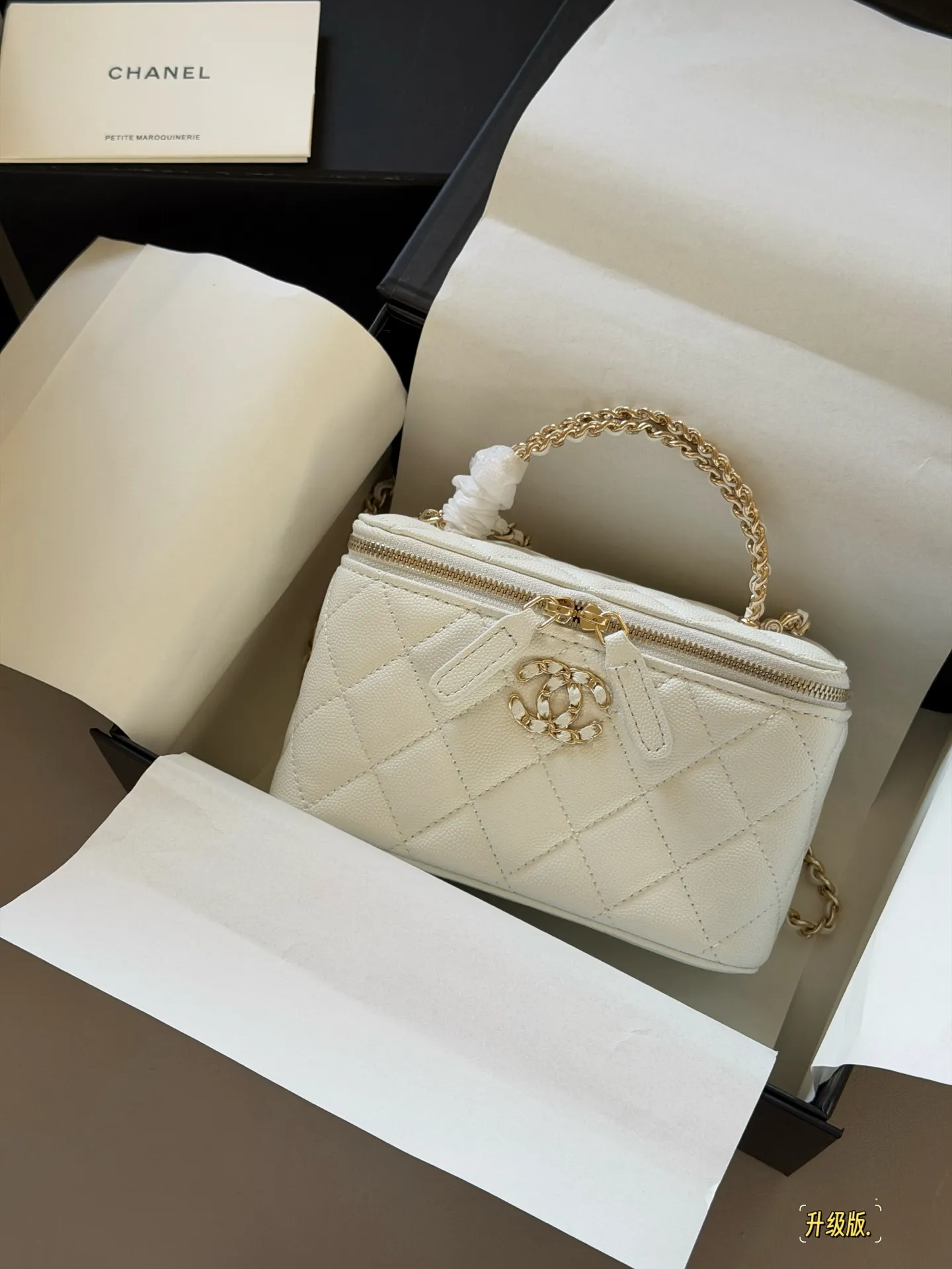 Quilted Vanity Case with Chain Strap D28518168 — view 16