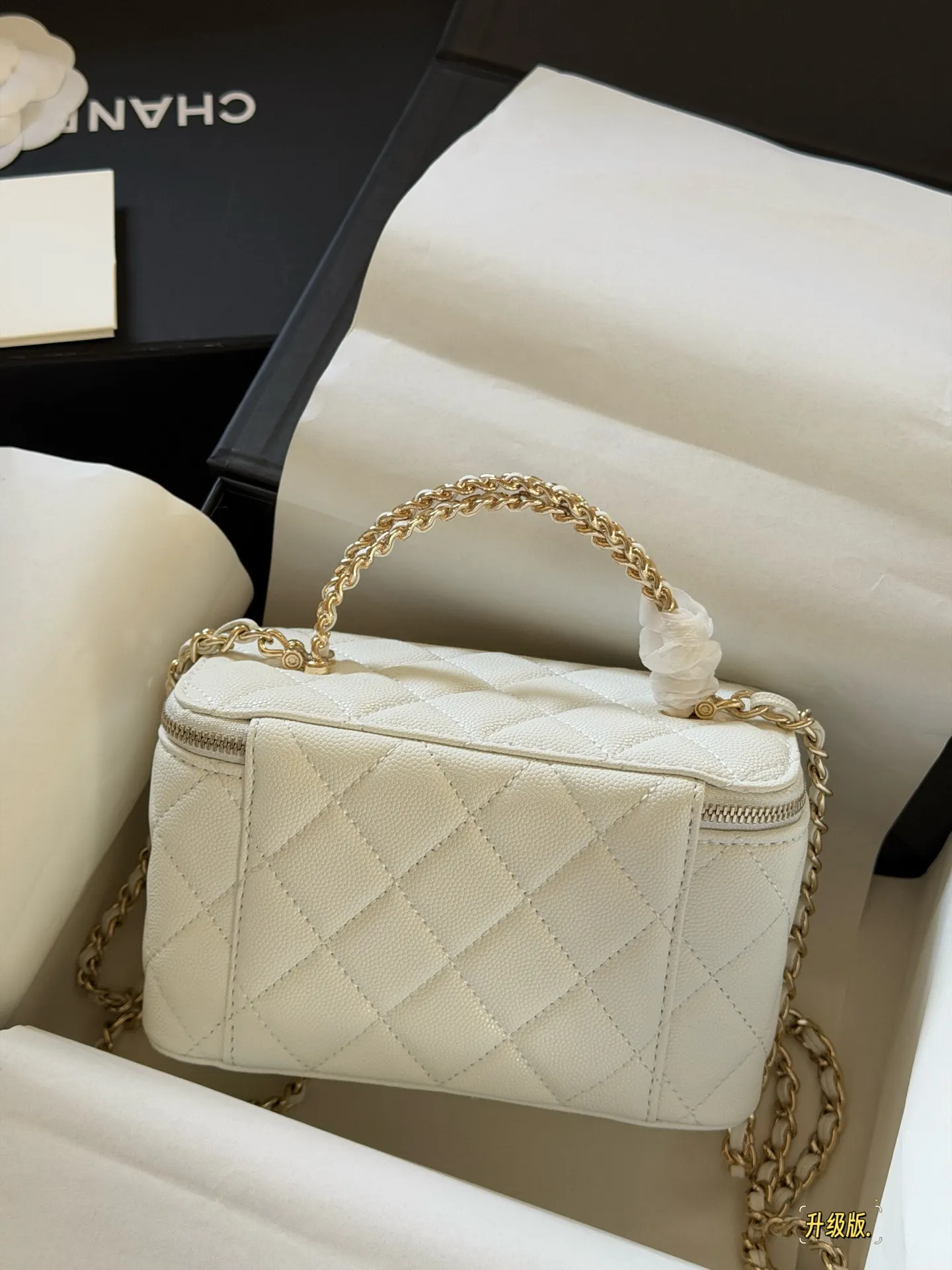 Quilted Vanity Case with Chain Strap D28518168 — view 18