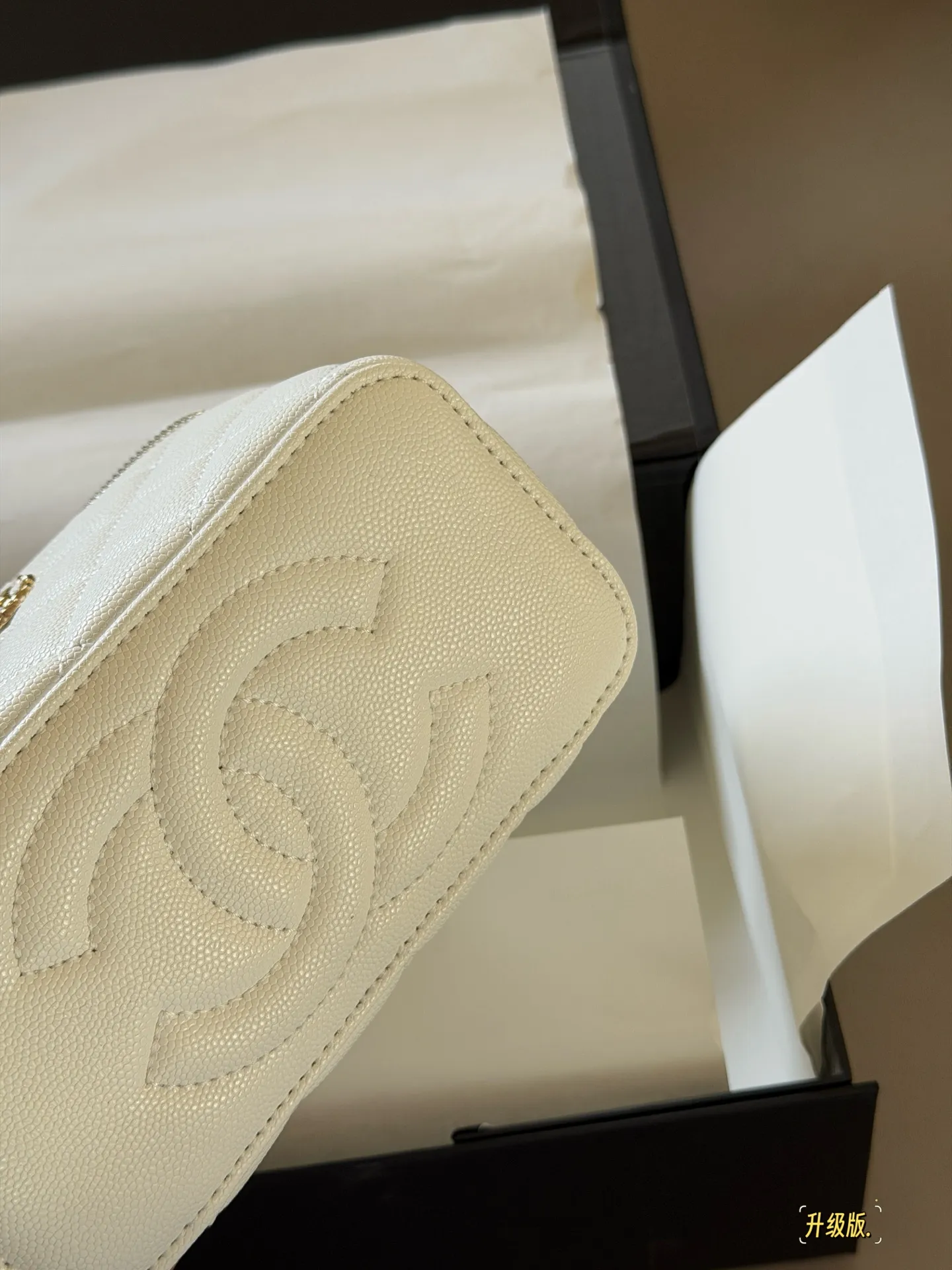 Quilted Vanity Case with Chain Strap D28518168 — view 13