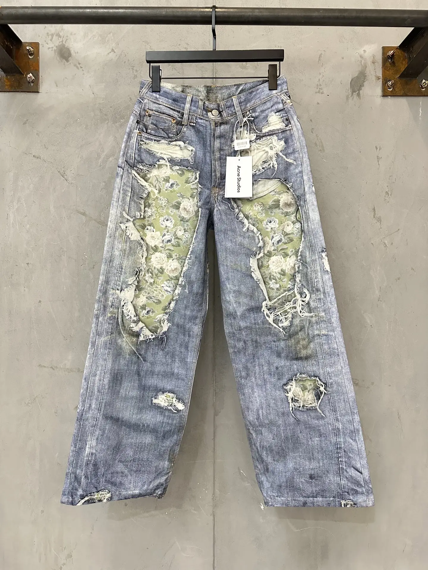 1981 Floral Print Distressed Straight-Leg Jeans D29011613