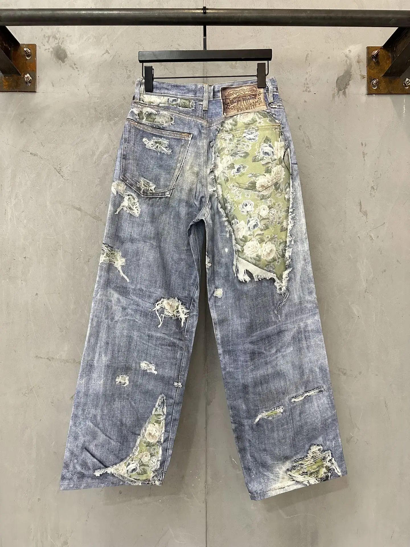 1981 Floral Print Distressed Straight-Leg Jeans D29011613 — view 2