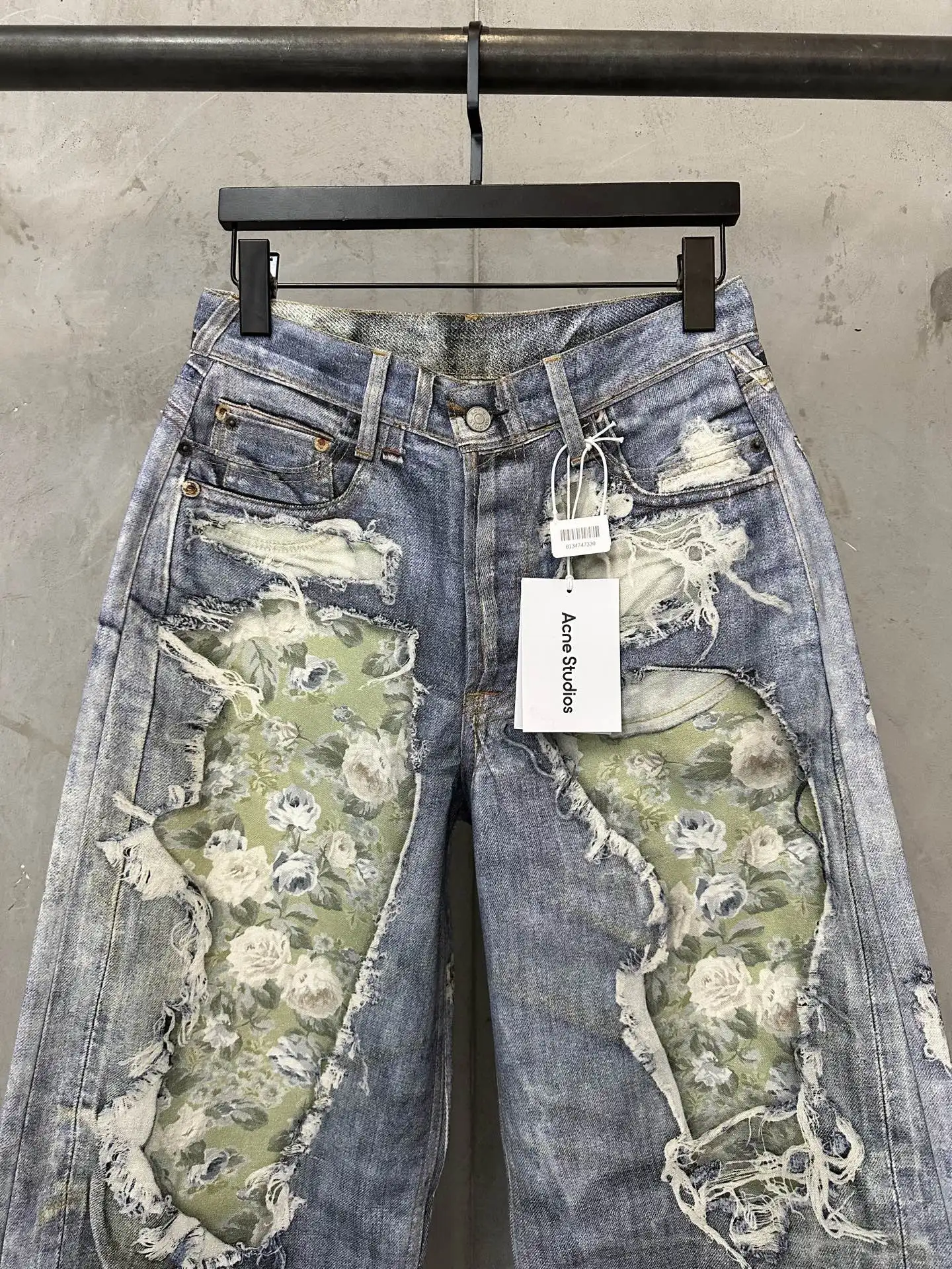 1981 Floral Print Distressed Straight-Leg Jeans D29011613 — view 3