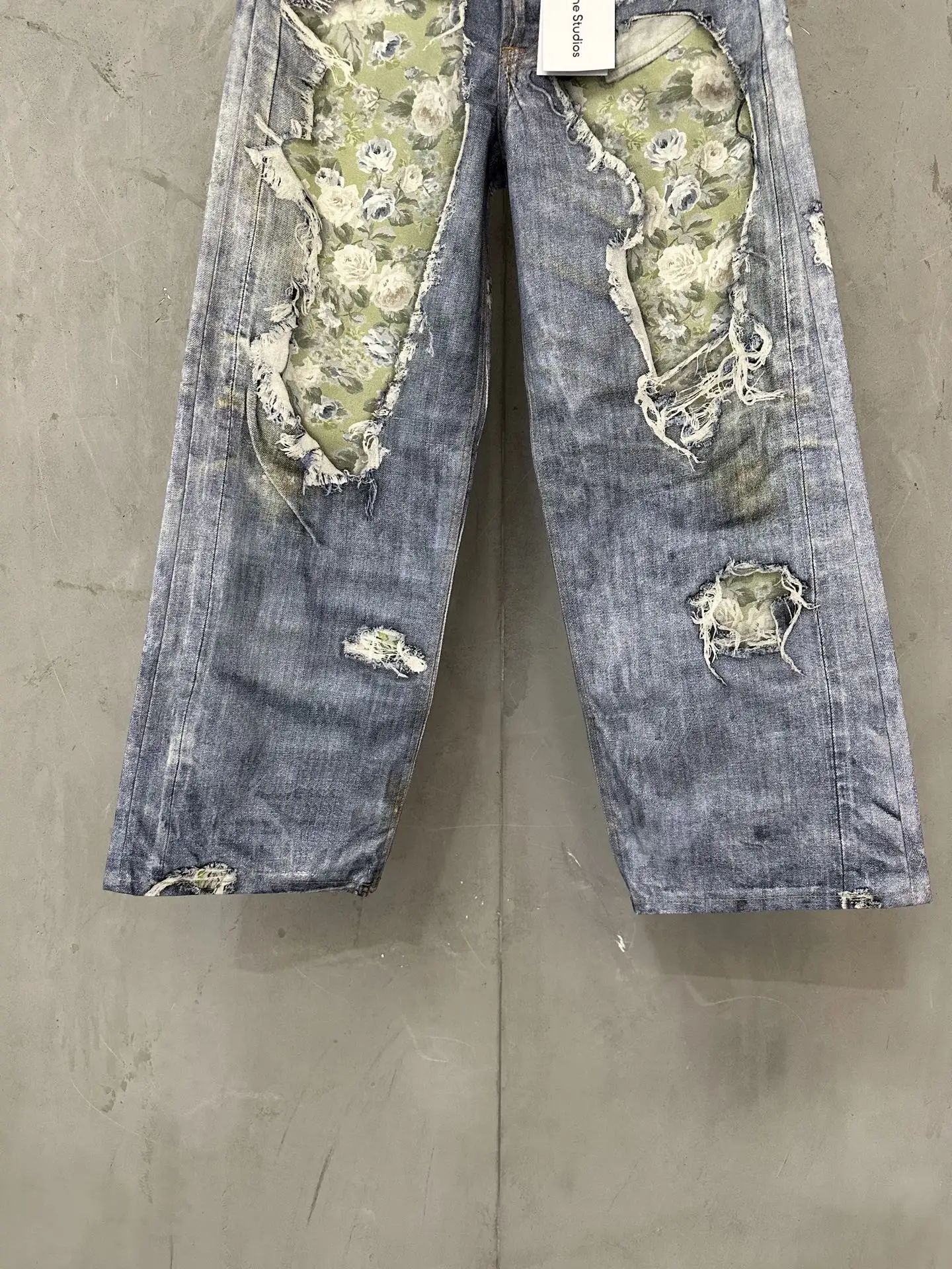 1981 Floral Print Distressed Straight-Leg Jeans D29011613 — view 4