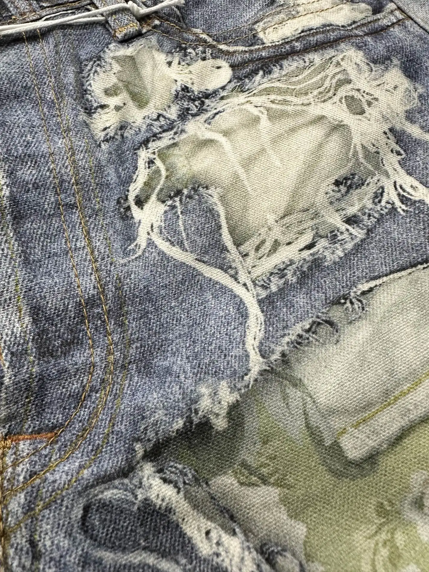 1981 Floral Print Distressed Straight-Leg Jeans D29011613 — view 7