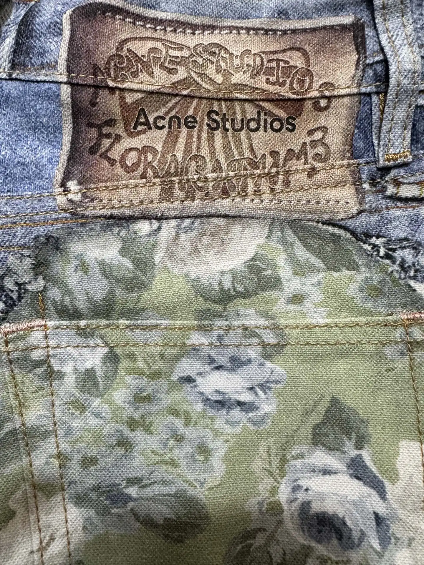 1981 Floral Print Distressed Straight-Leg Jeans D29011613 — view 9