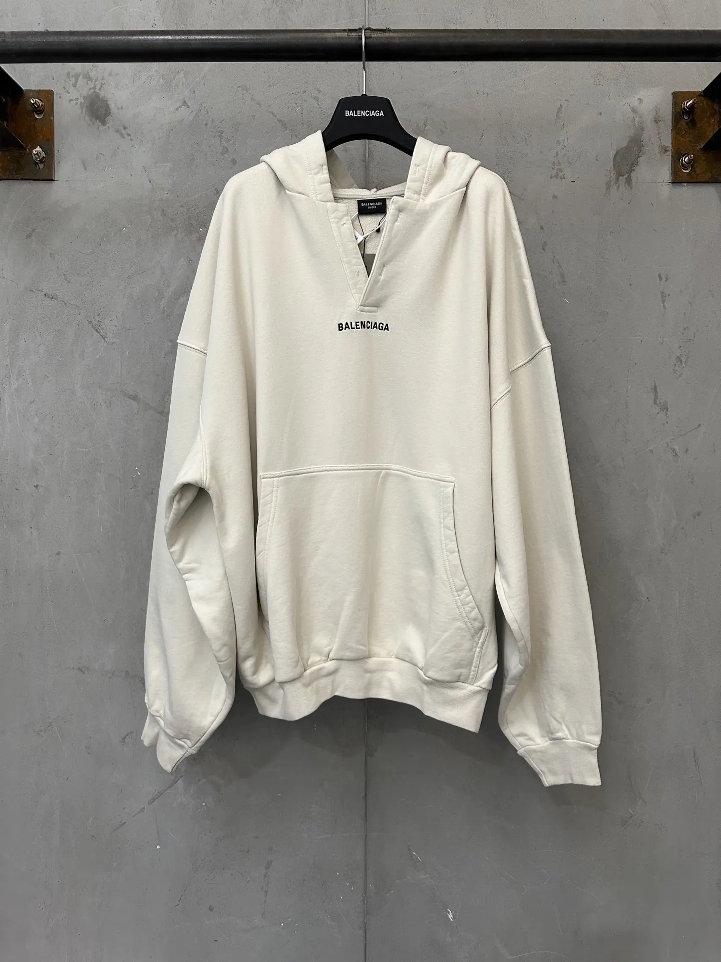 Logo Embroidered Open-Neck Hoodie D29020239