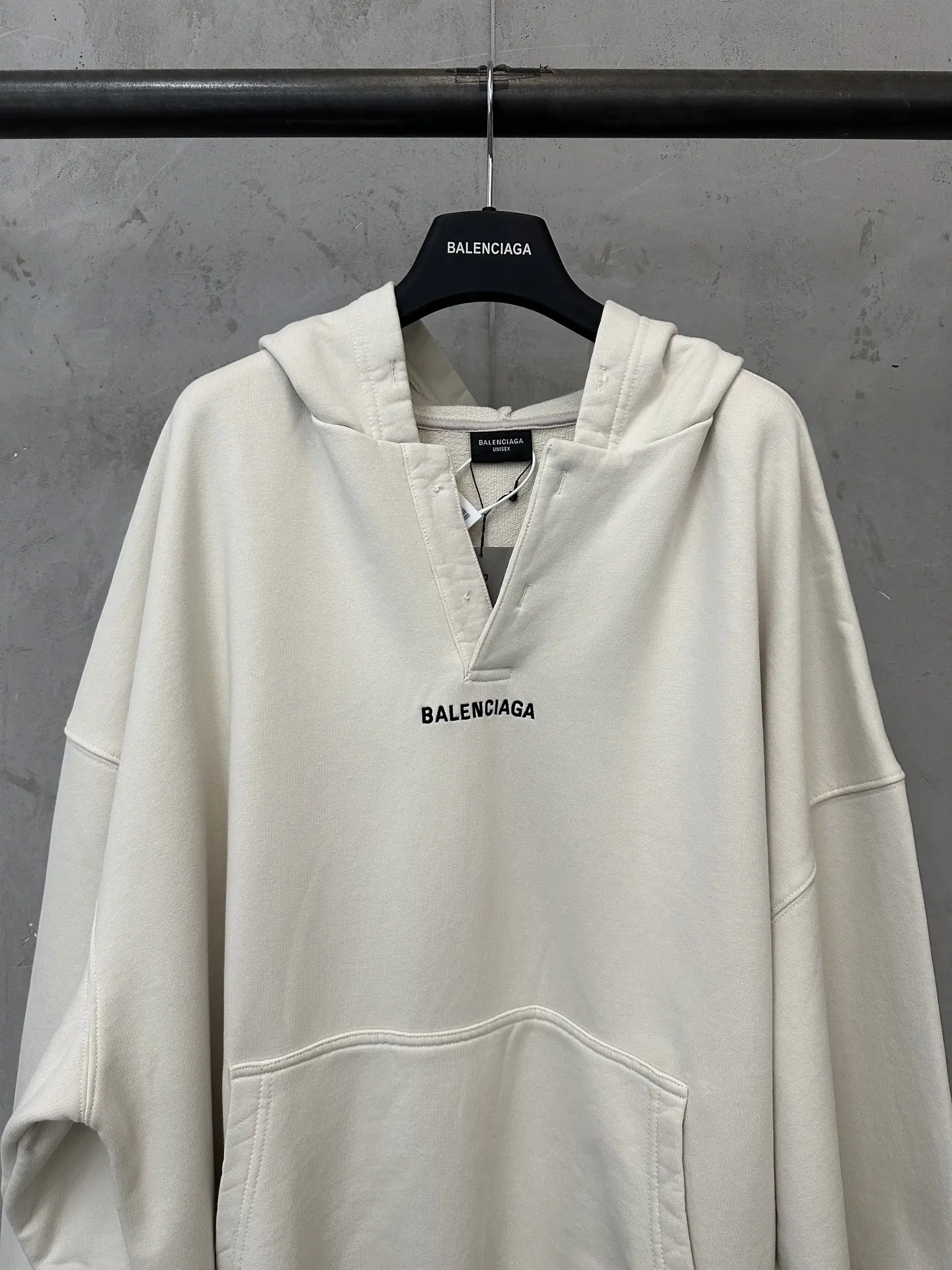 Logo Embroidered Open-Neck Hoodie D29020239 — view 3
