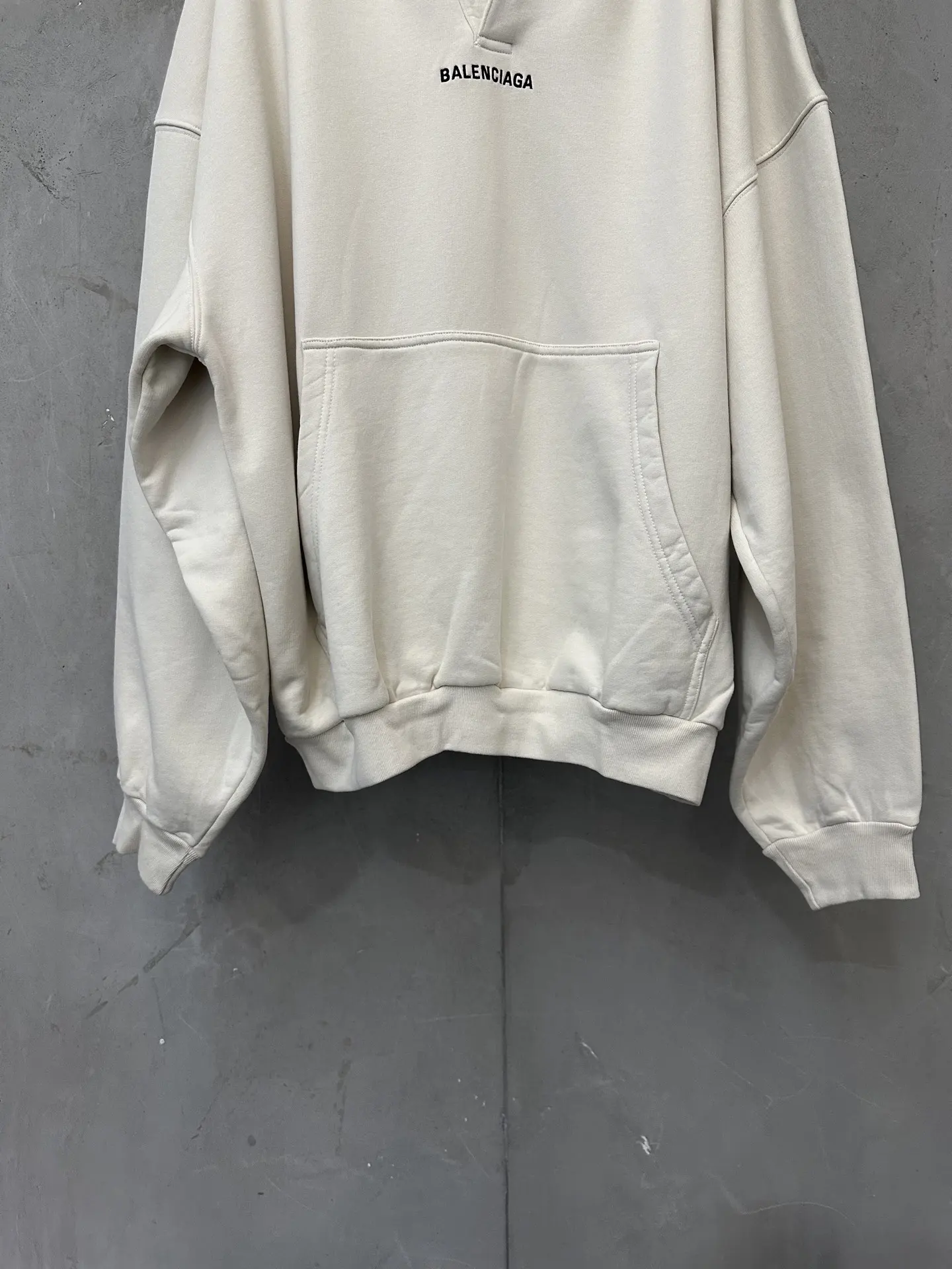 Logo Embroidered Open-Neck Hoodie D29020239 — view 4