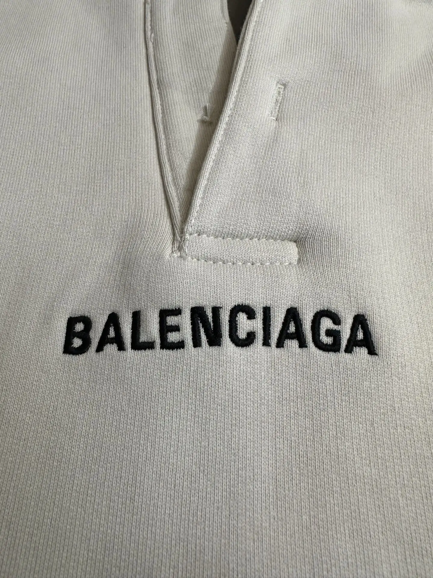 Logo Embroidered Open-Neck Hoodie D29020239 — view 6