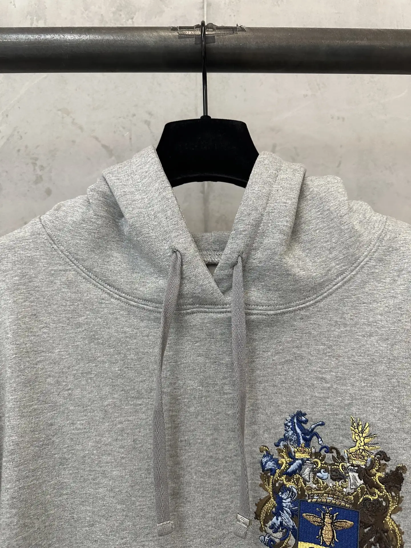 Embroidered Crest Logo Cotton Hoodie D29020204 — view 5