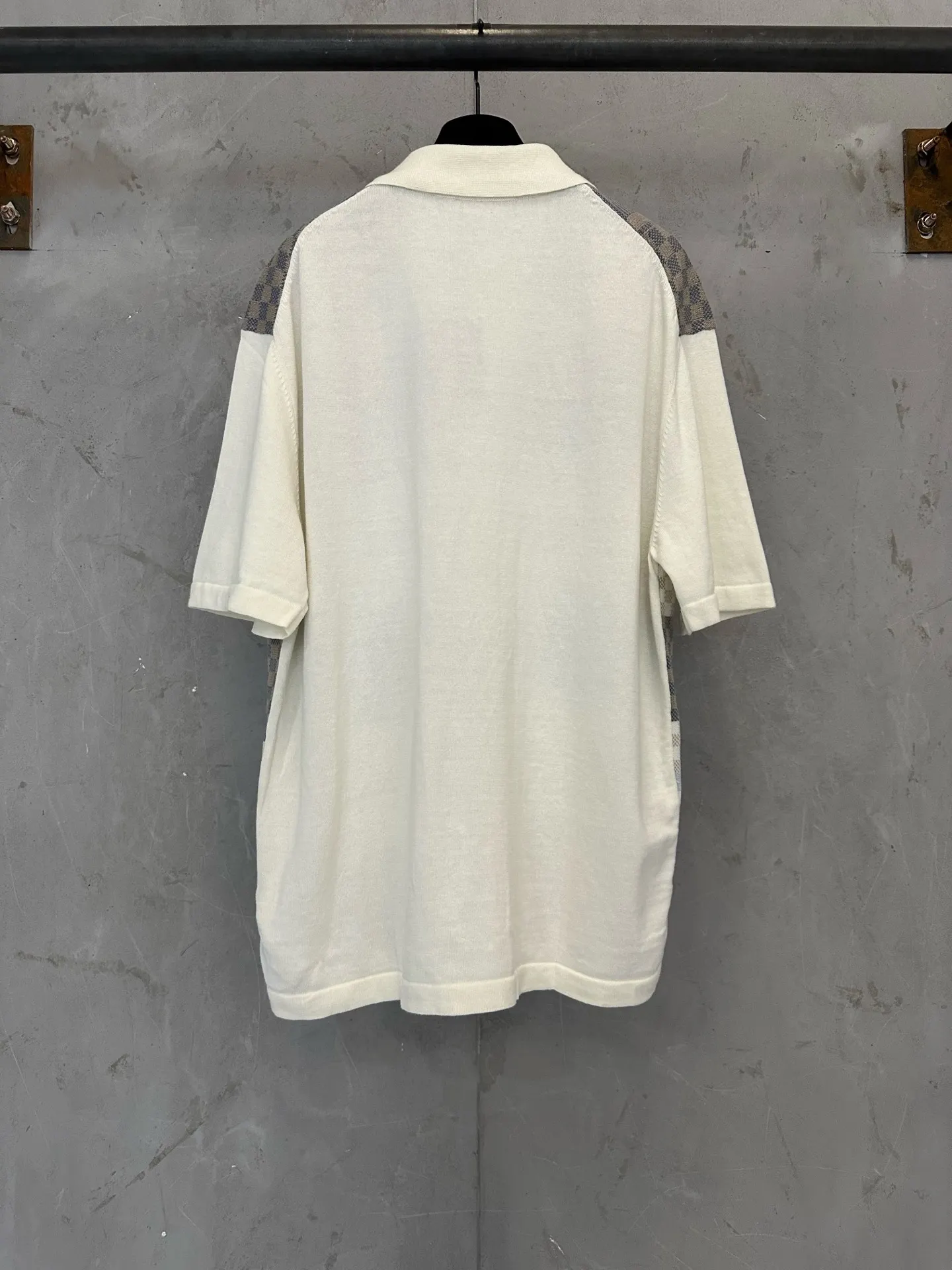 Short Sleeve Top White D29012313 — view 2