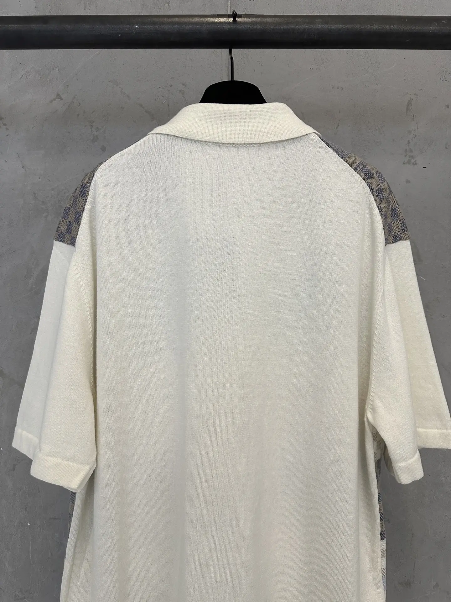Short Sleeve Top White D29012313 — view 5