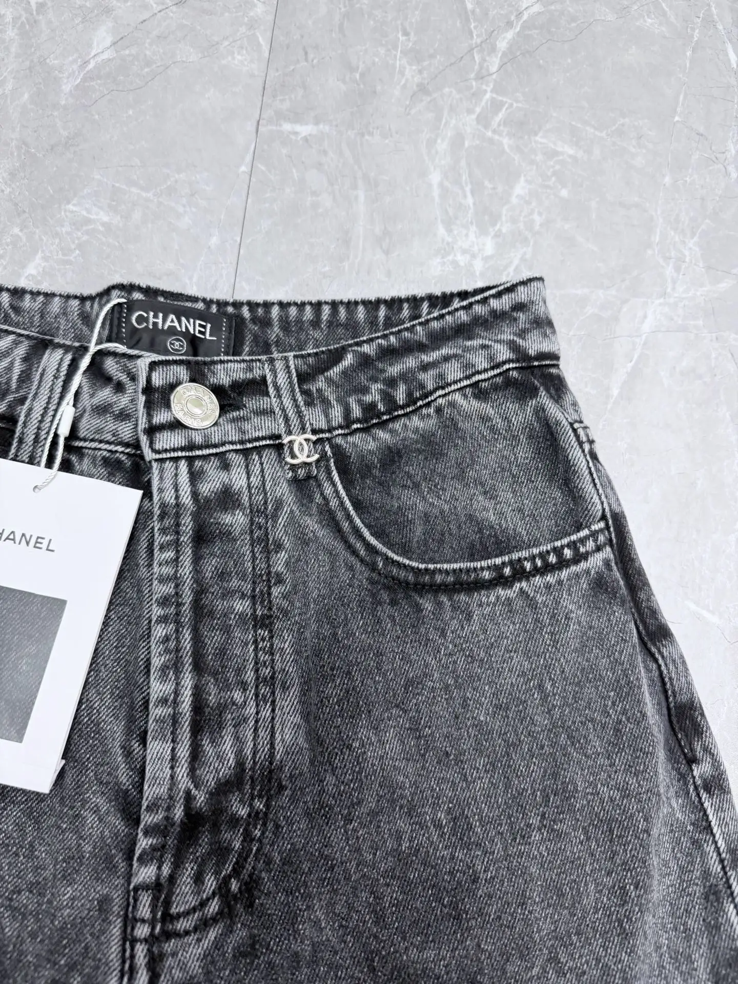 High-Waisted Straight-Leg Acid Wash Jeans D29519208 — view 4