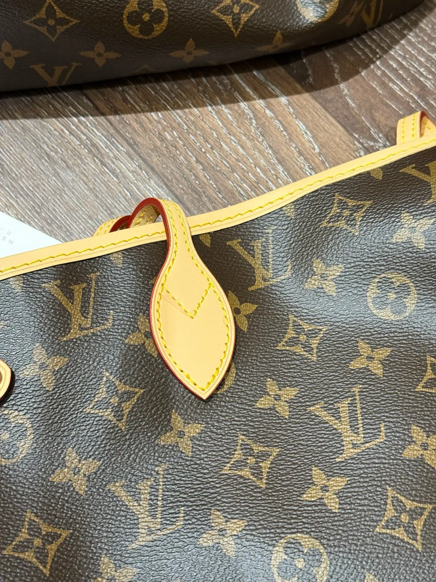 Neverfull MM Monogram Tote Bag D30018264 — view 4
