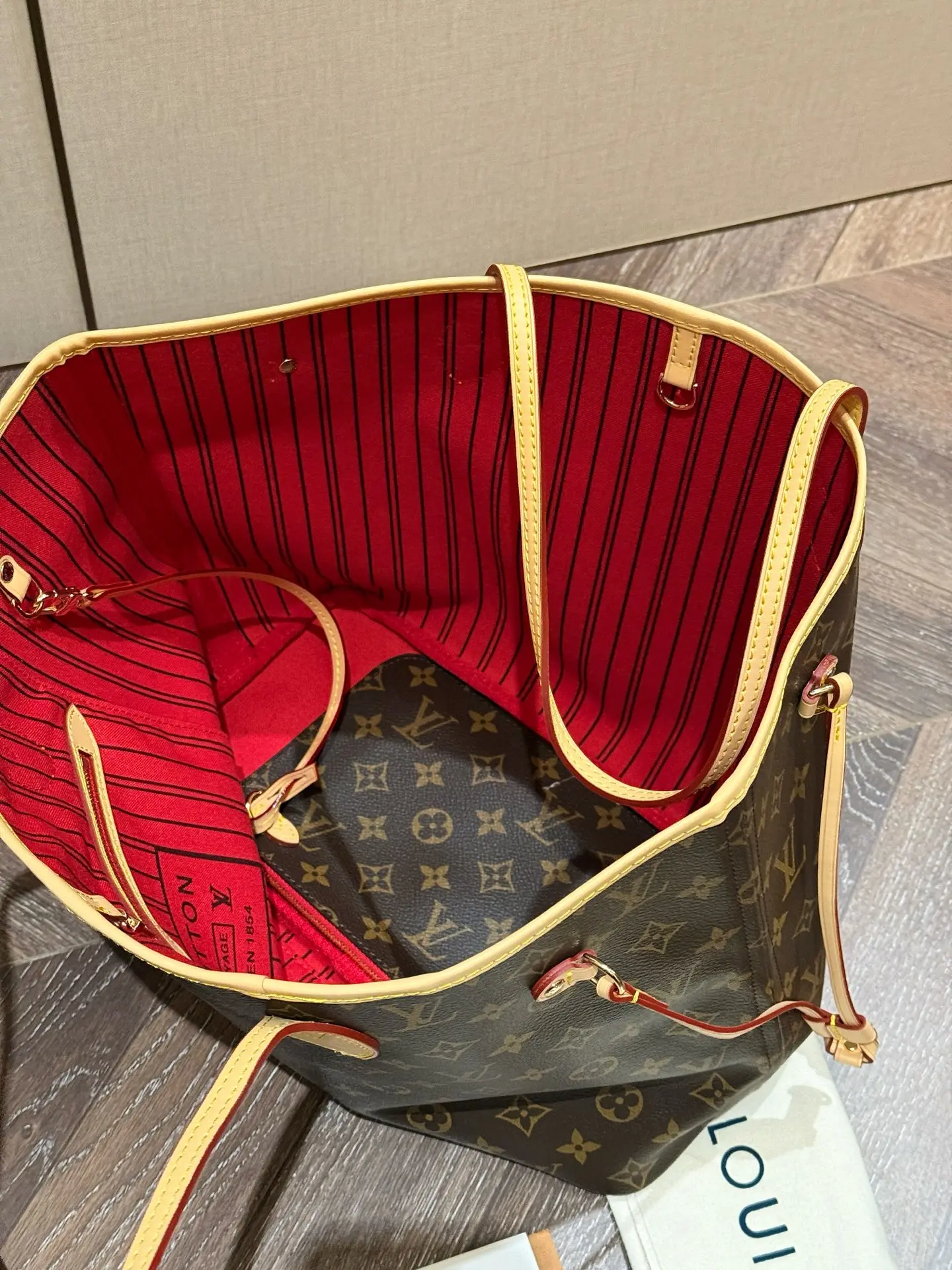 Neverfull MM Monogram Tote Bag D30018264 — view 9