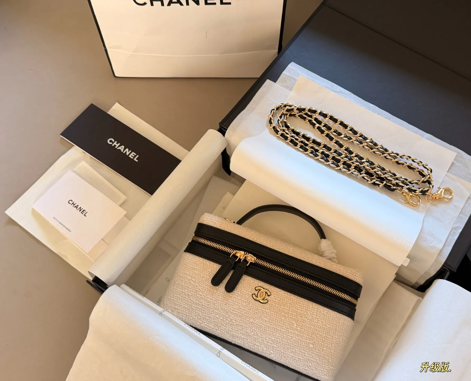 Chanel Canvas Vanity Case D30017891 — view 2