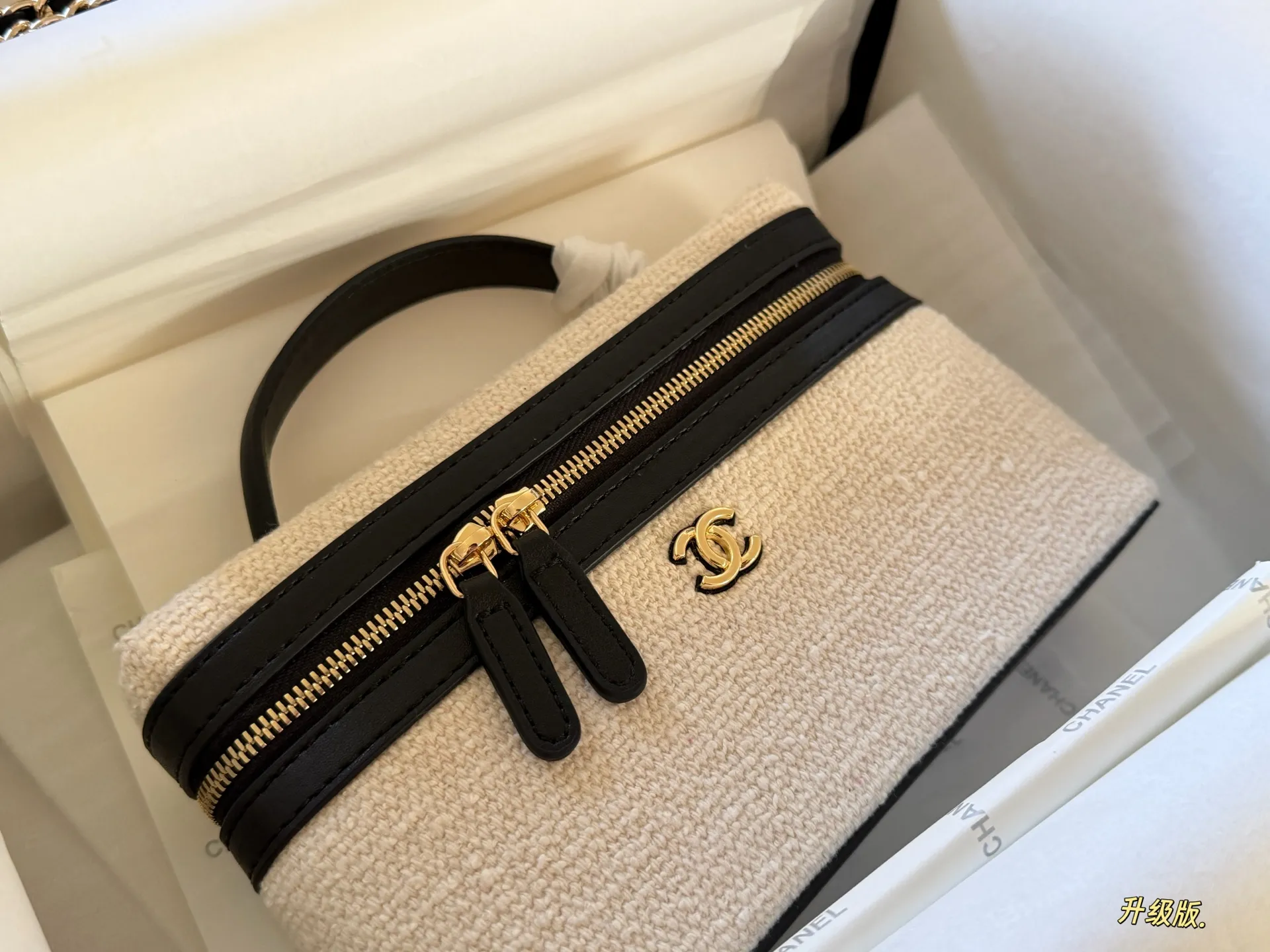 Chanel Canvas Vanity Case D30017891 — view 3