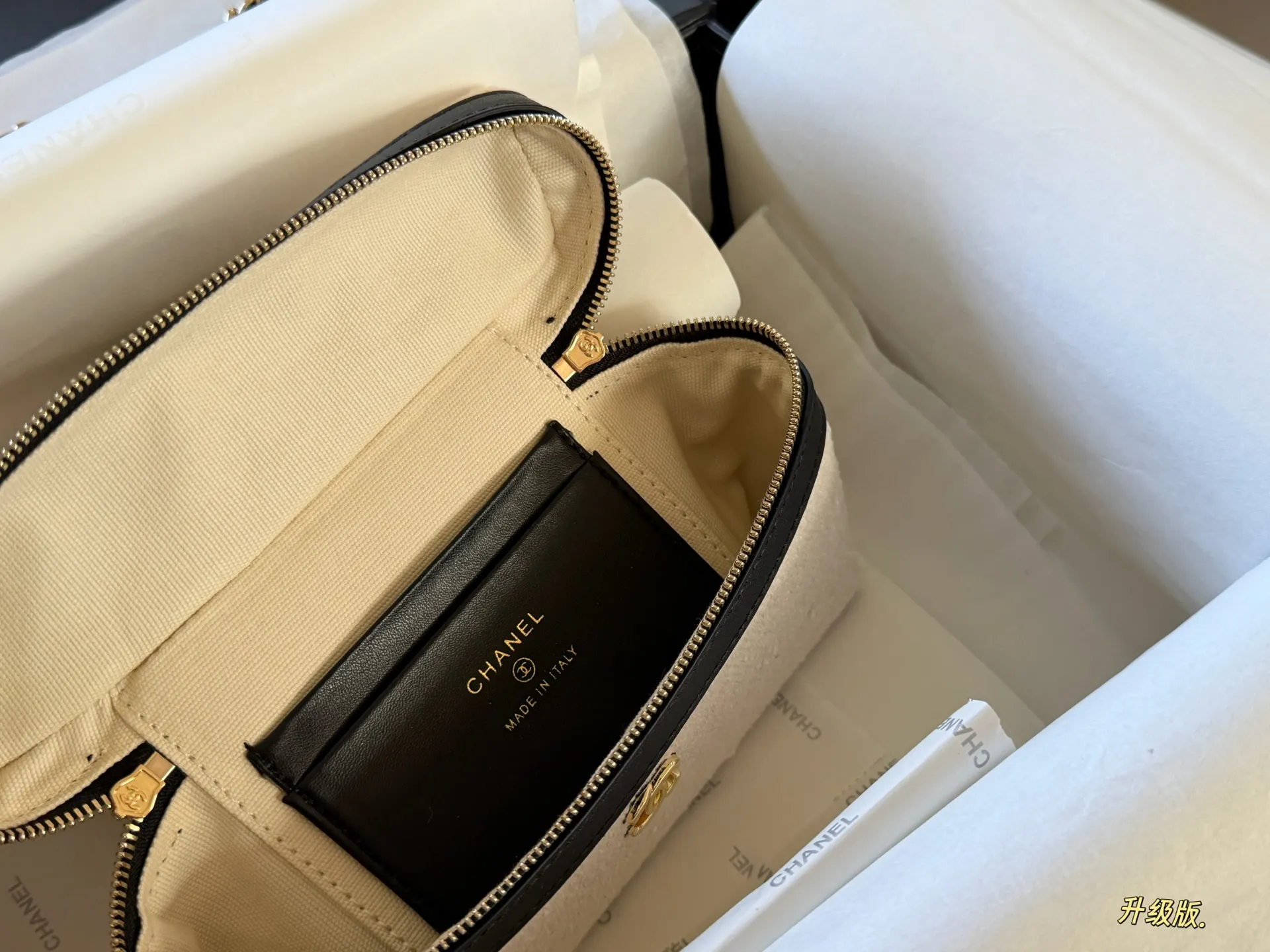 Chanel Canvas Vanity Case D30017891 — view 4