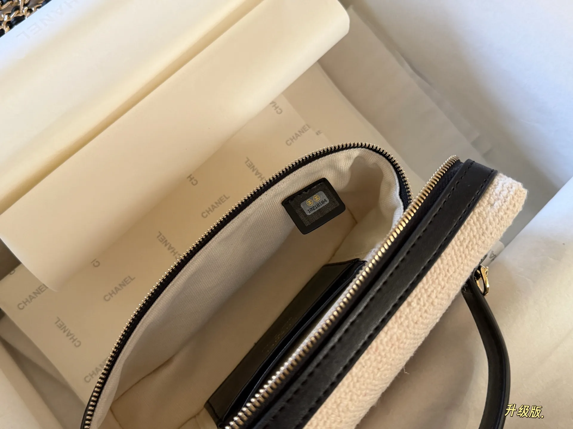 Chanel Canvas Vanity Case D30017891 — view 5