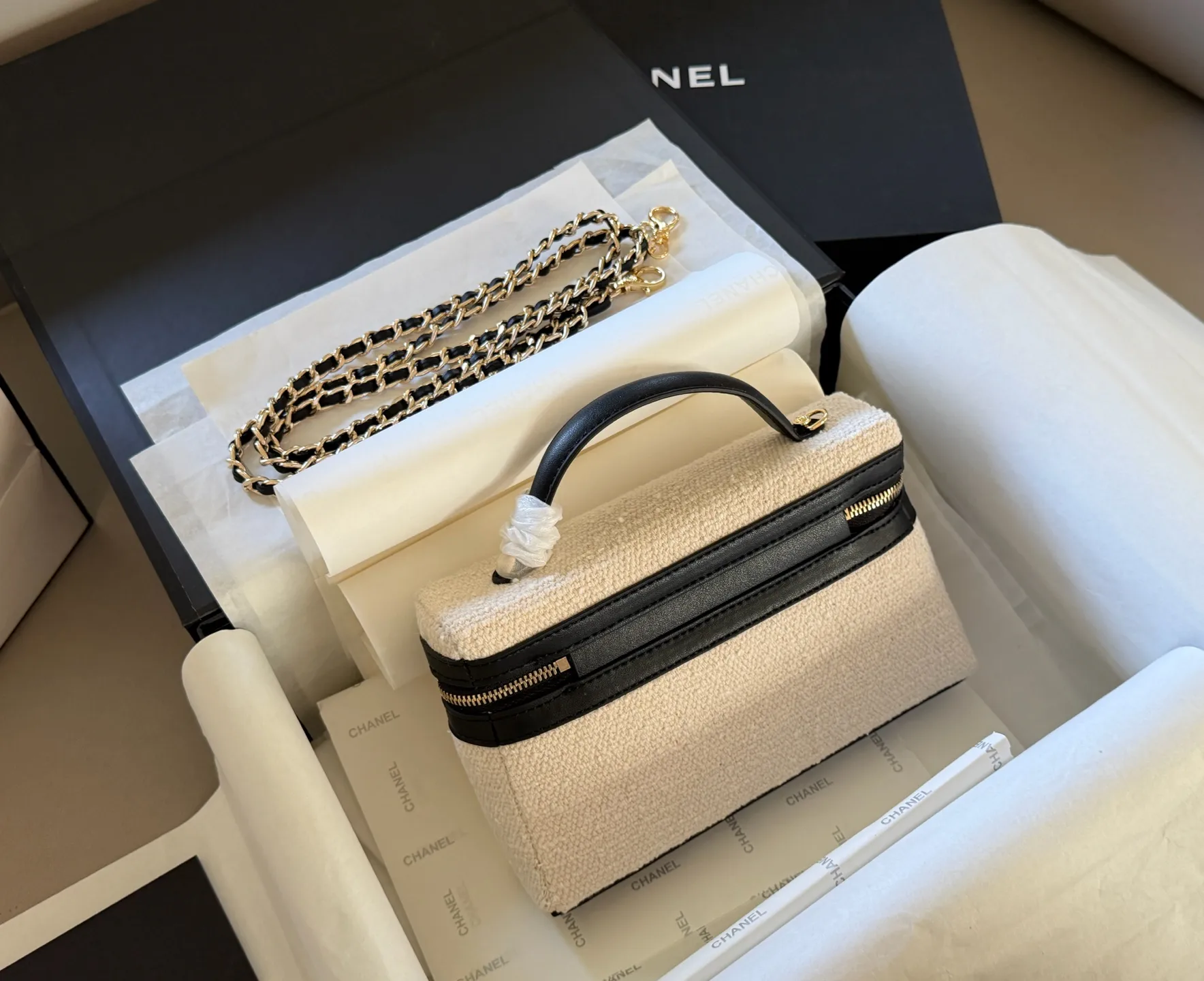 Chanel Canvas Vanity Case D30017891 — view 7