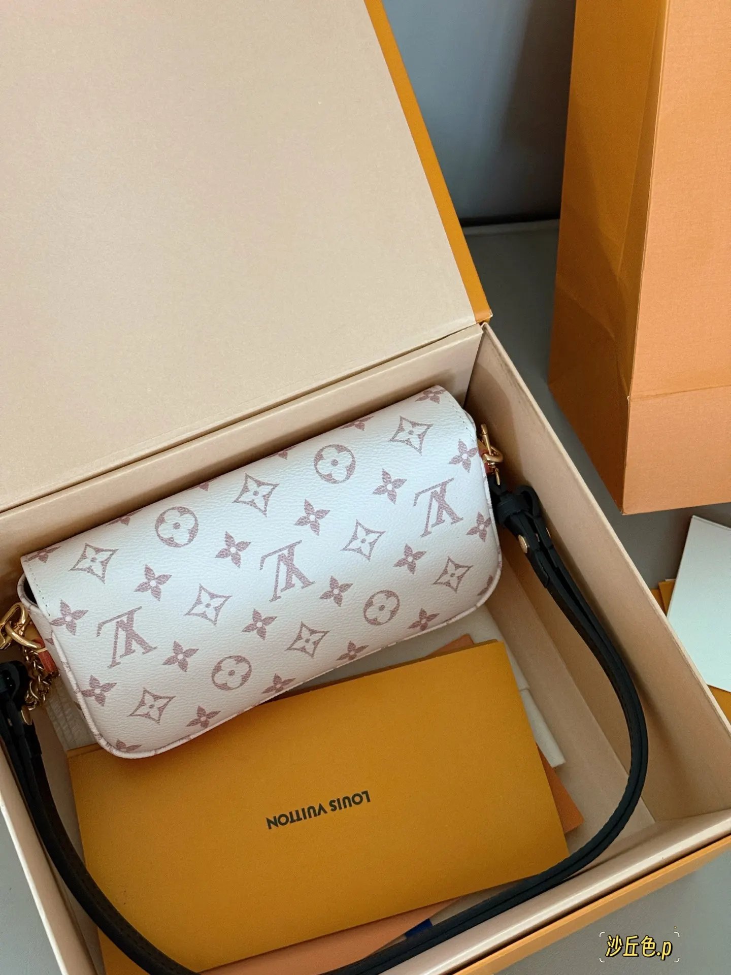 Monogram Ivy WOC Shoulder Bag D30017934 — view 4
