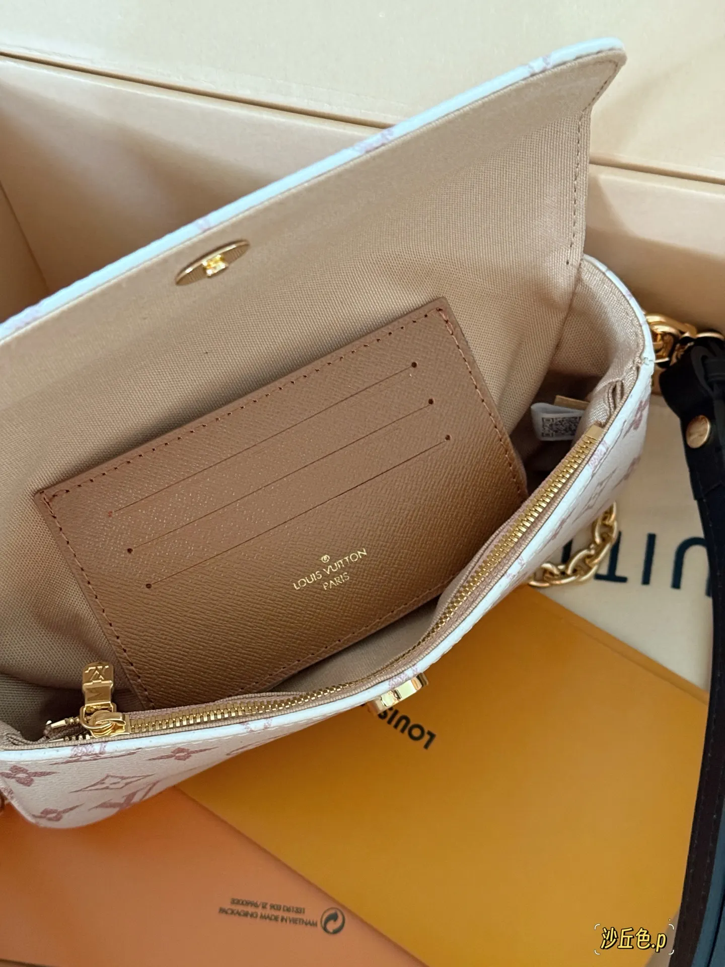 Monogram Ivy WOC Shoulder Bag D30017934 — view 9