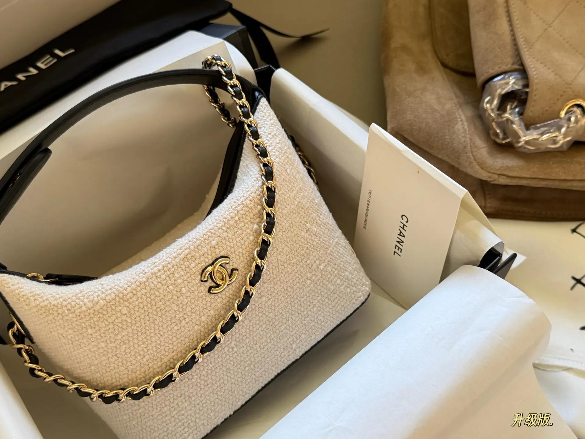 Chanel 25B Tweed Lunch Box Bag D30017893 — view 3